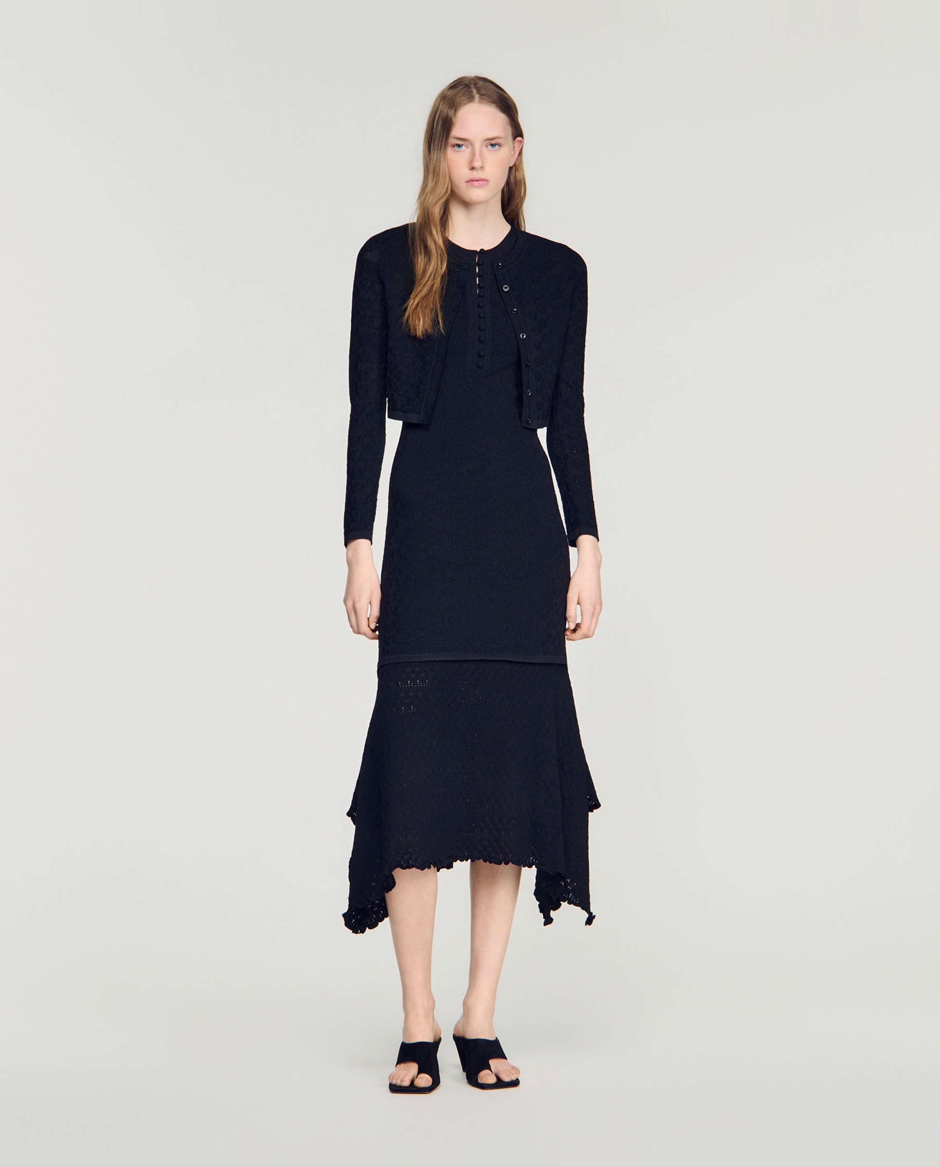 Vestido midi de punto pointelle sin mangas con falda asimétrica y volantes - Sandro - Negro Negro-3