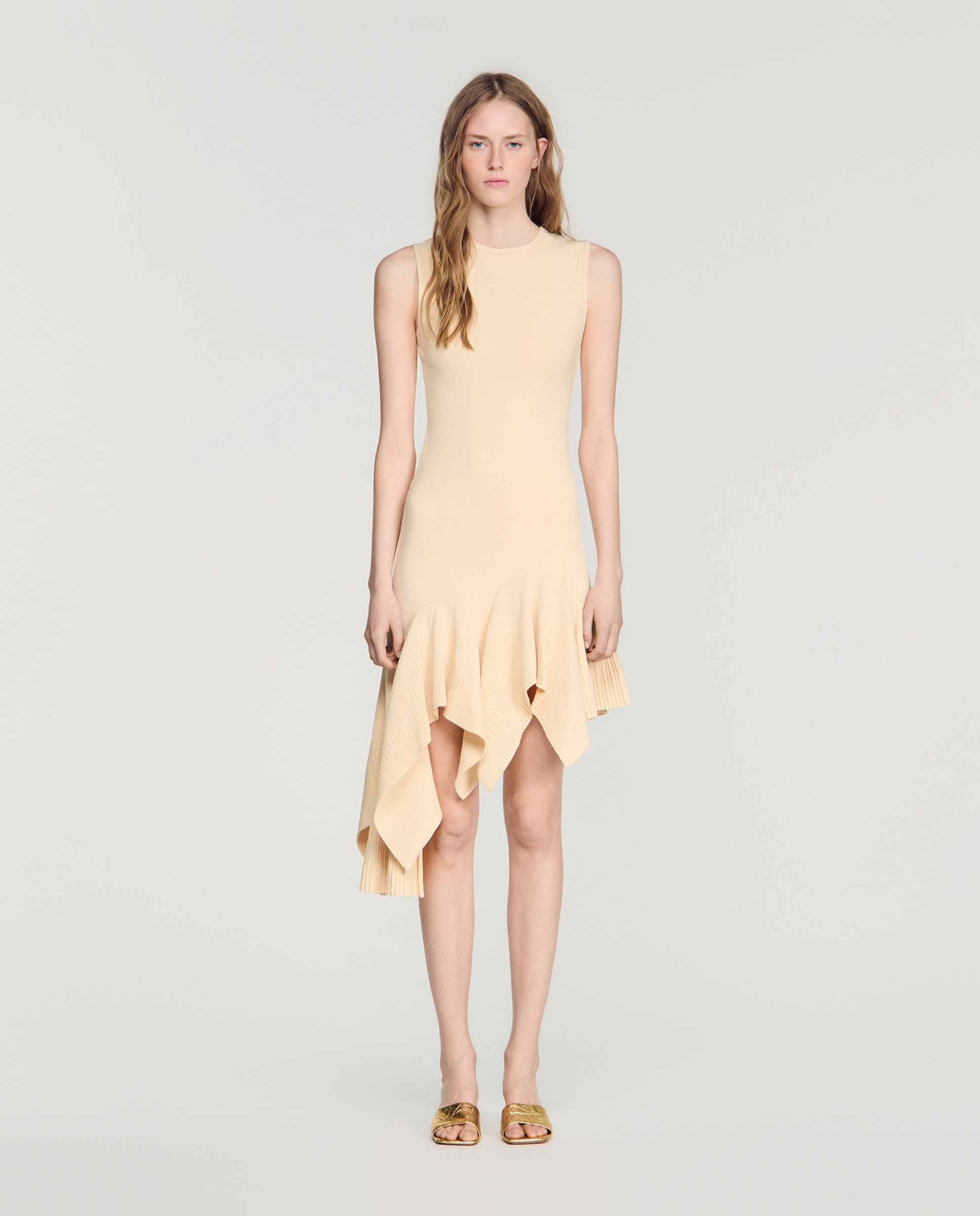 Imagen 0 de Vestido asimétrico acampanado Beige