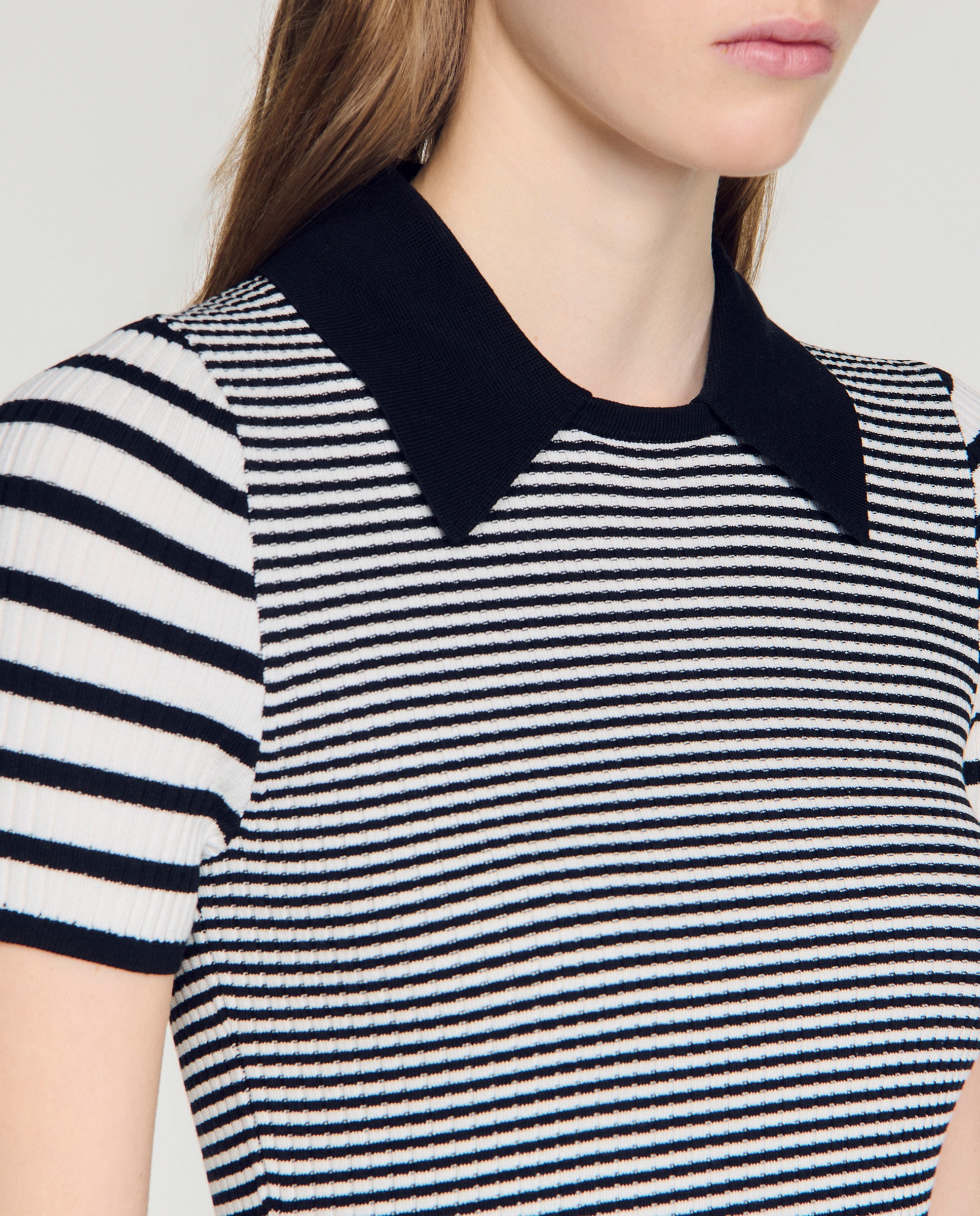 Jersey de punto de mujer entallado de rayas con cuello polo - Sandro - Negro / Natural Negro / Natural-4