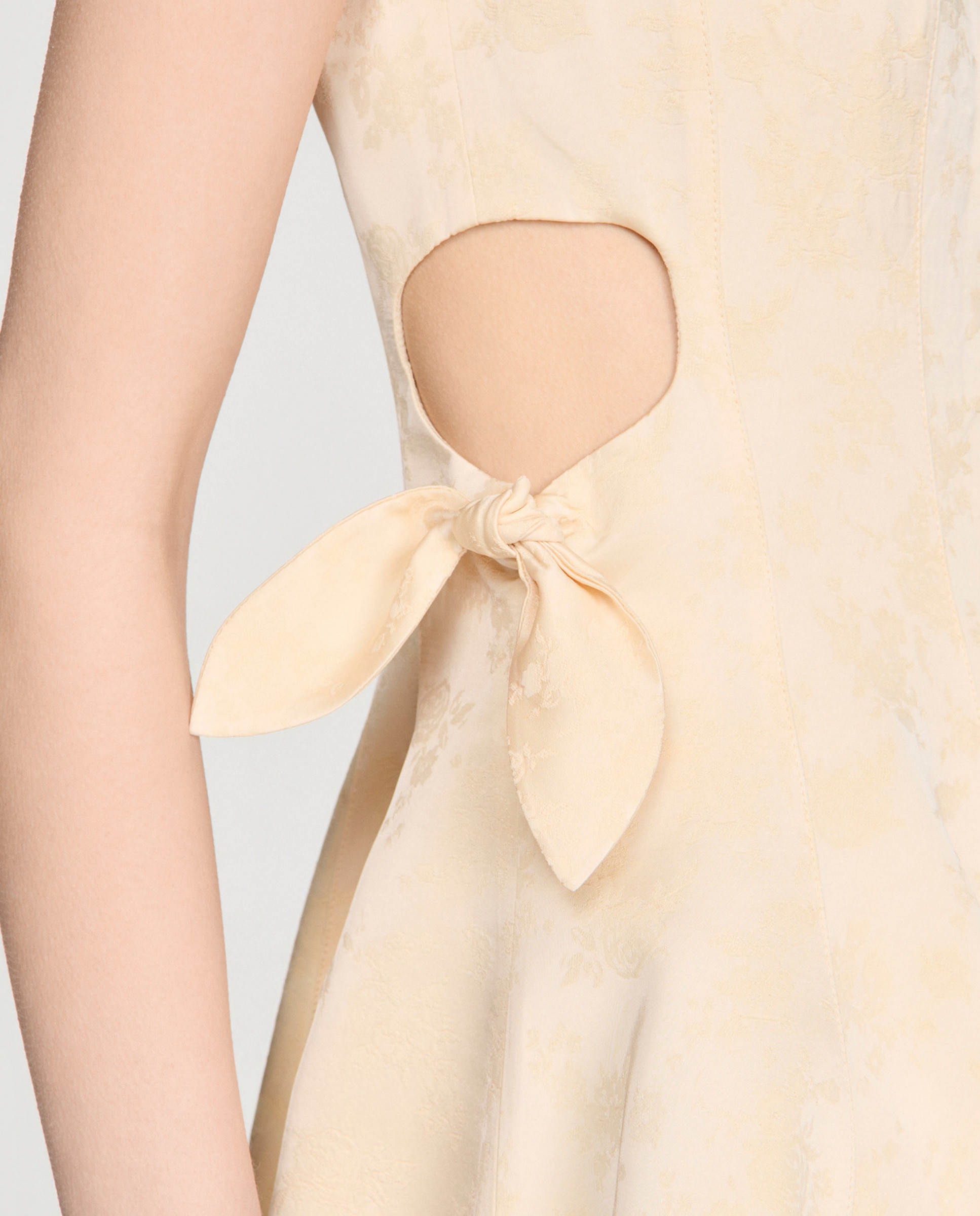 Vestido corto entallado de jacquard floral - Sandro - Beige Beige-5