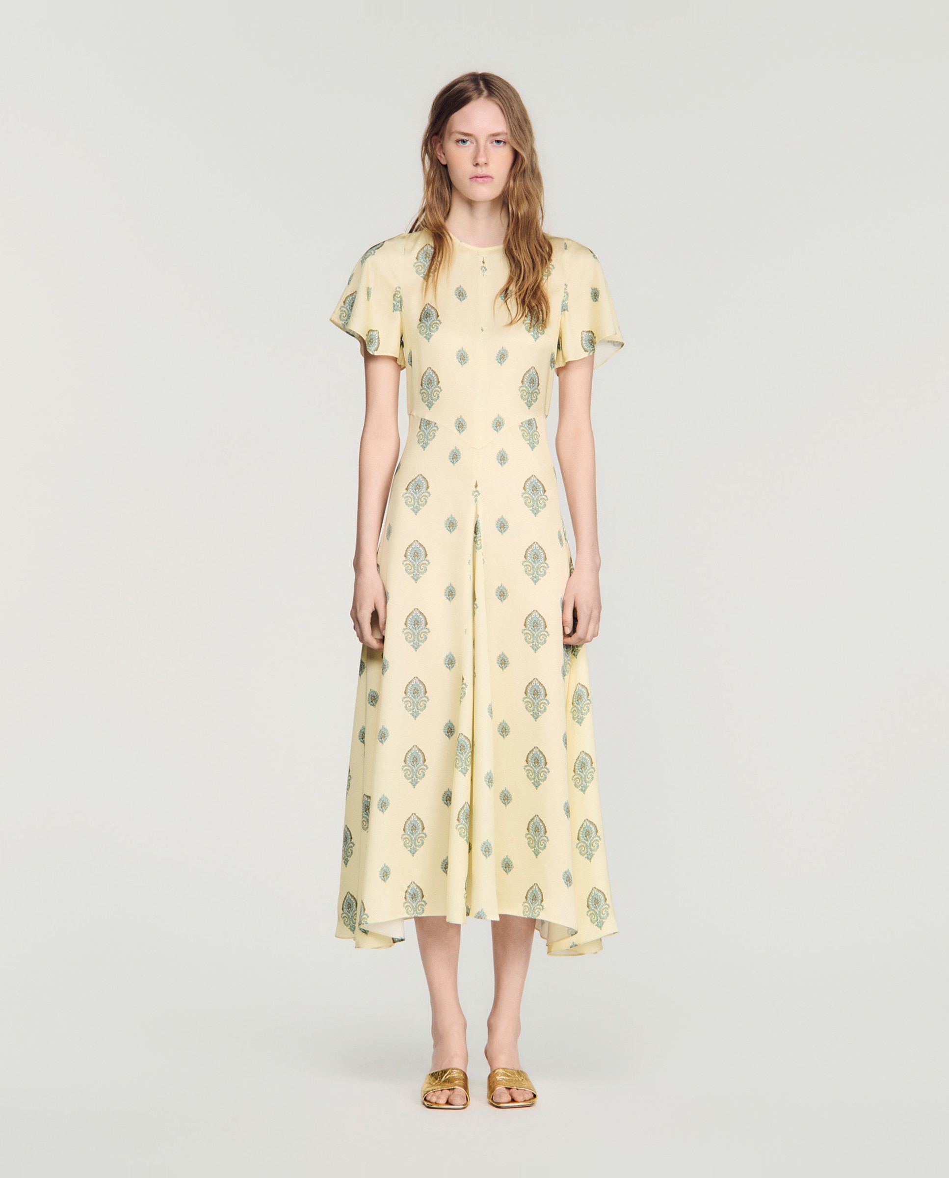 Vestido largo fluido estampado paisley con volantes