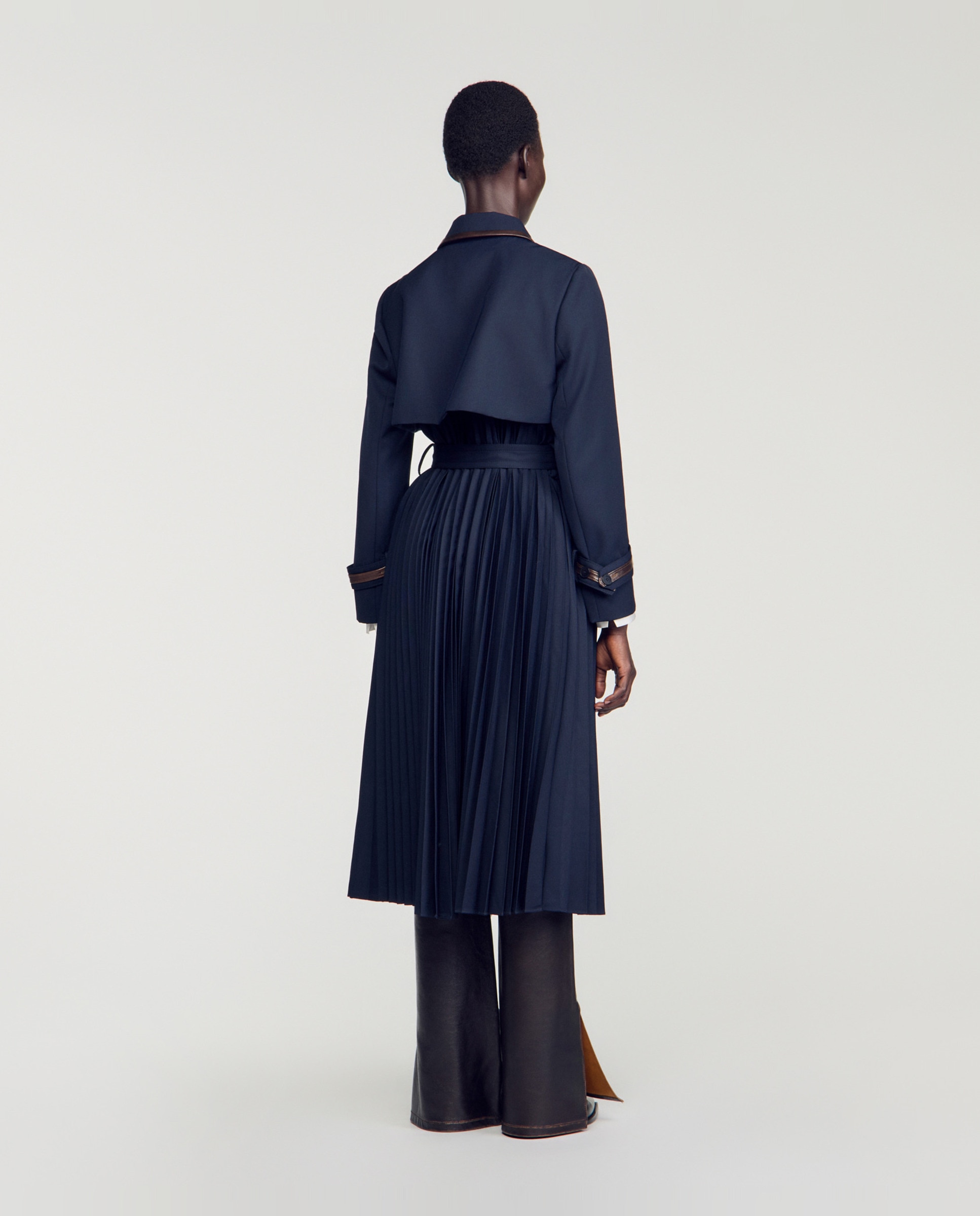 Gabardina de mujer plisada con cuello de cuero - Sandro - Azul marino Azul marino-2