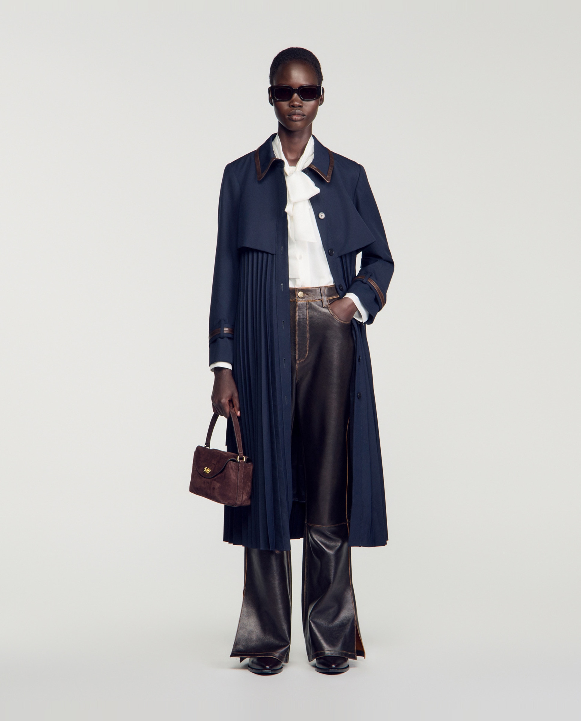 Gabardina de mujer plisada con cuello de cuero - Sandro - Azul marino Azul marino-5