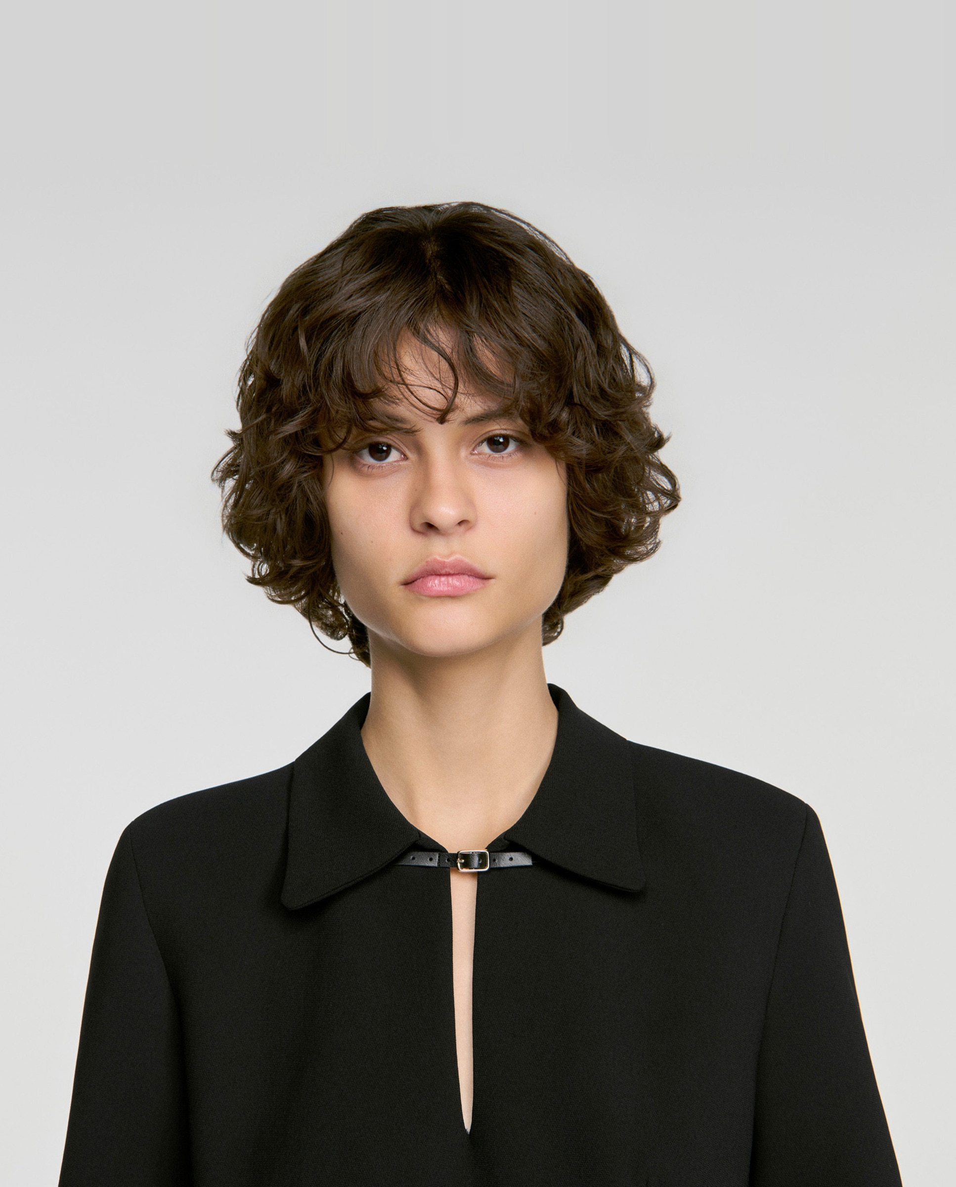 Vestido corto de falda de vuelo en contraste - Sandro - Negro Negro-4