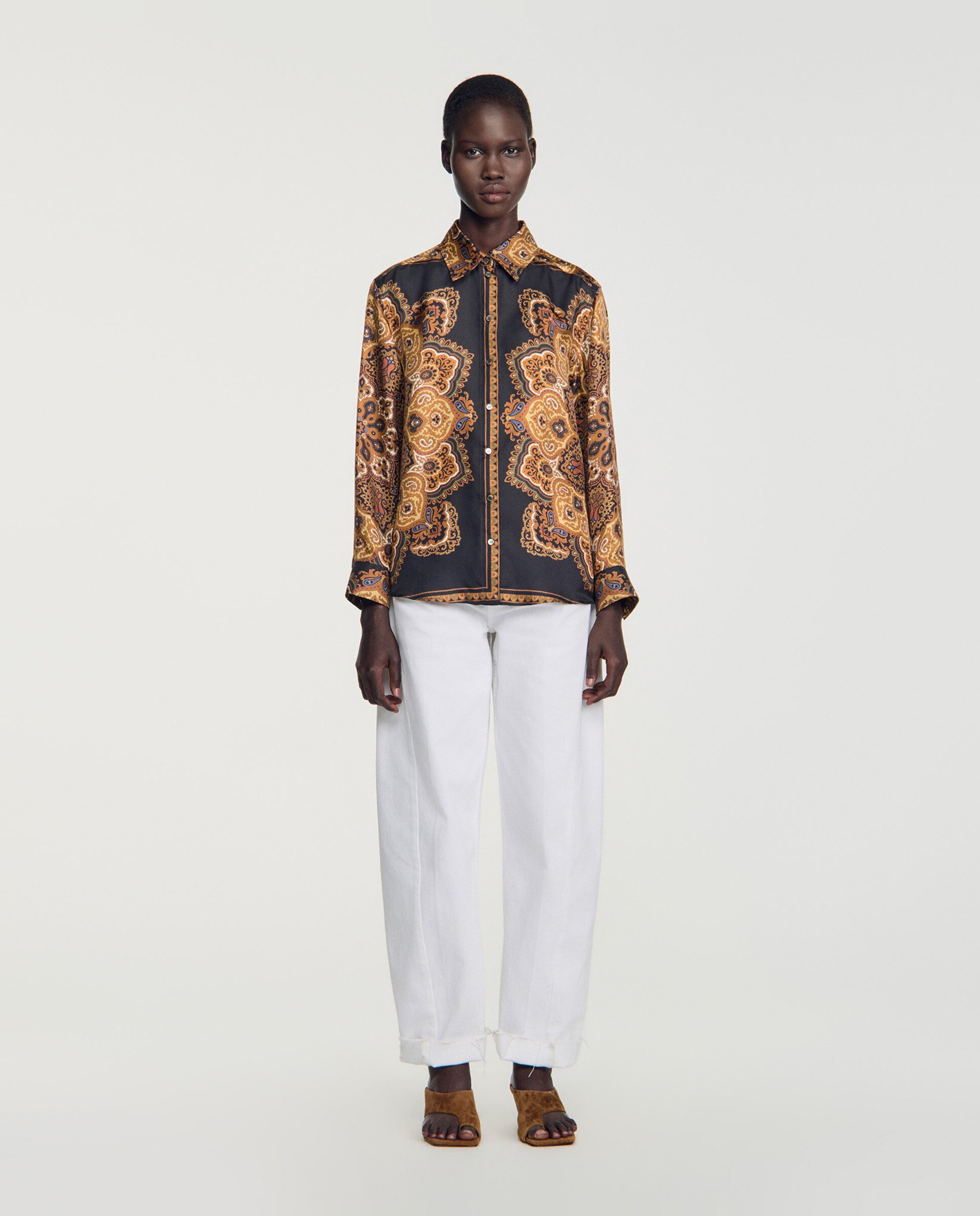 Camisa de mujer 100% seda fluida con estampado de fular - Sandro - Negro / Naranja Negro / Naranja-3