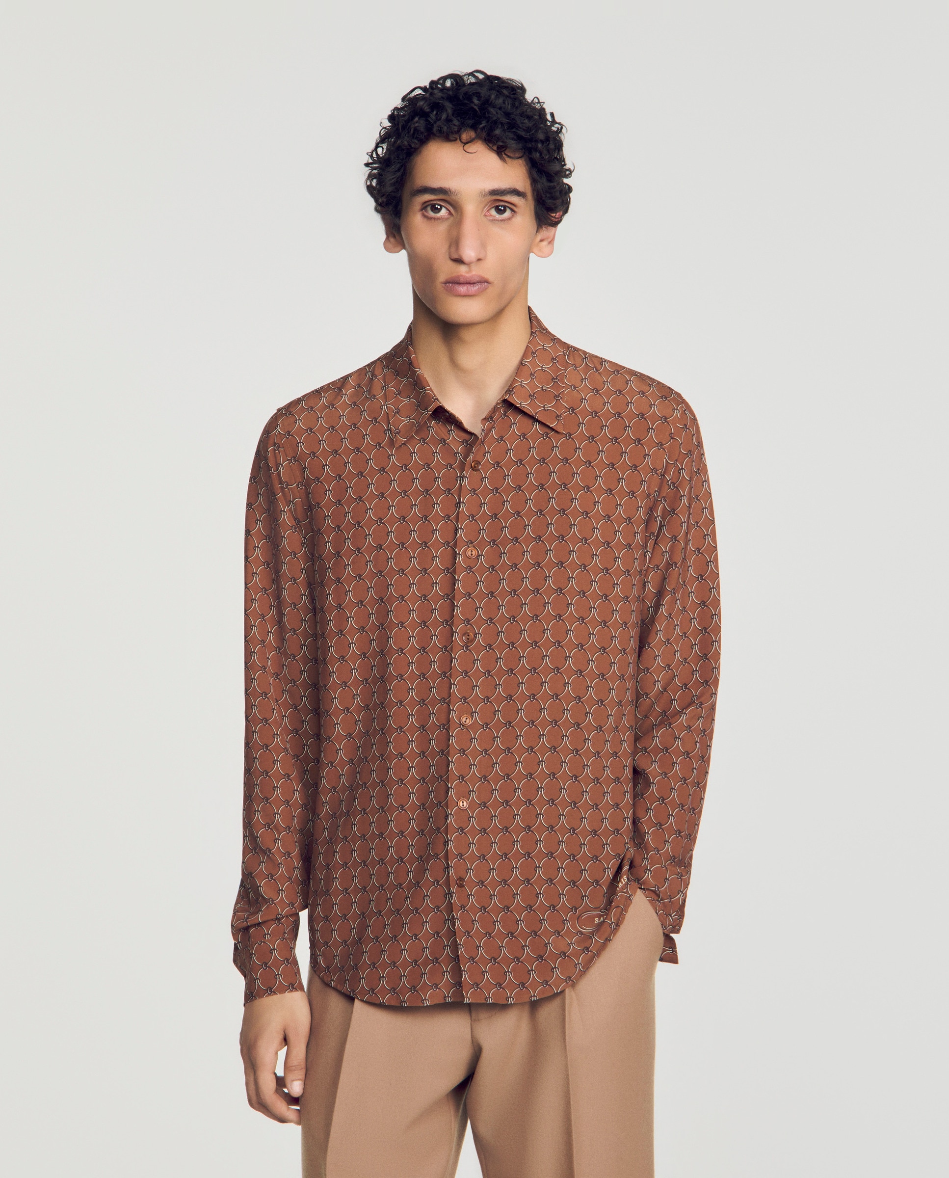 Camisa de hombre fluida cuello pajarita y estampado cadenas - Sandro - Marrón Marrón-1