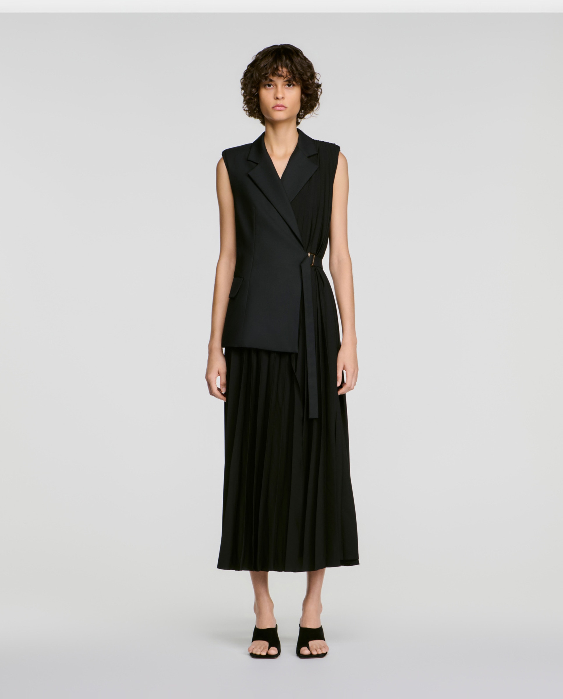 Imagen 0 de Vestido midi cruzado 2 en 1 asimétrico Negro