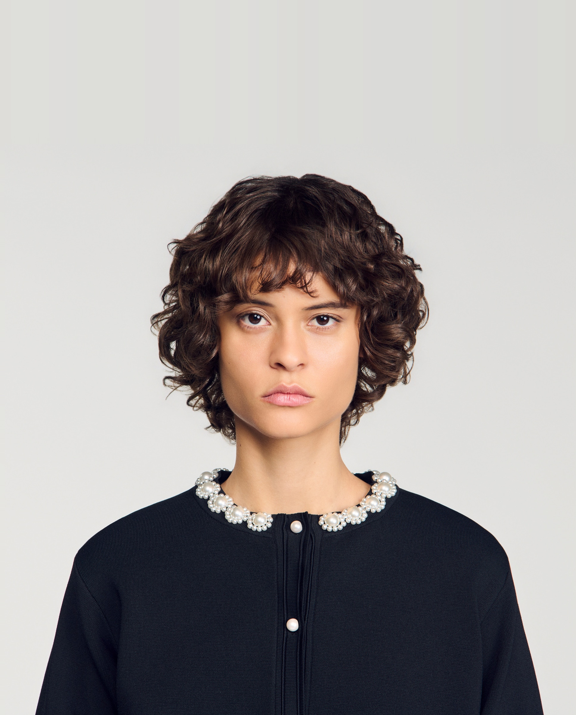 Cárdigan corto de mujer con cuello de flores y pedrería - Sandro - Negro Negro-5