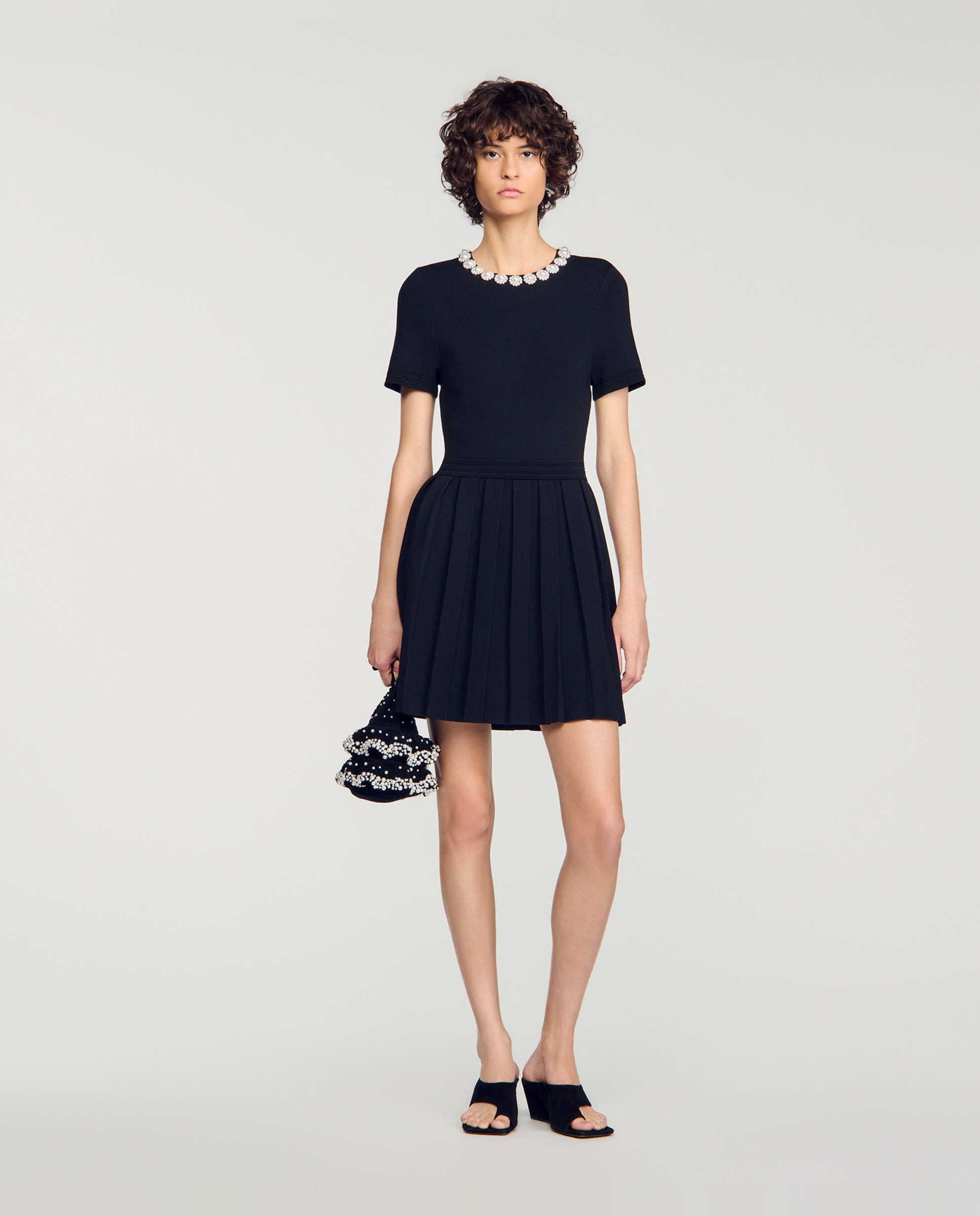 Vestido corto de punto acampanado con escote de flores y cuentas - Sandro - Negro Negro-4