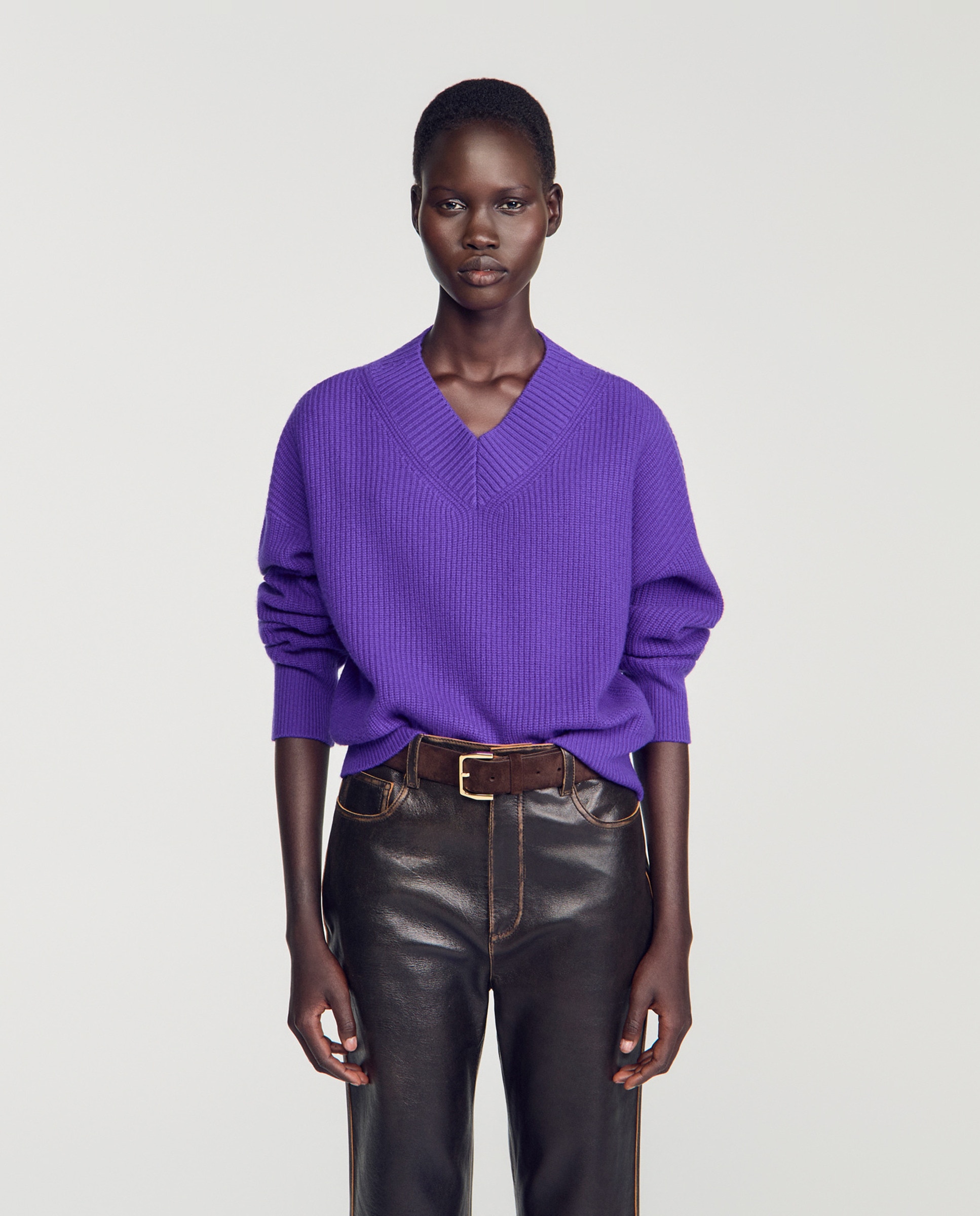 Jersey de mujer con cuello de pico canalé de lana y cachemira - Sandro - Morado Morado-1