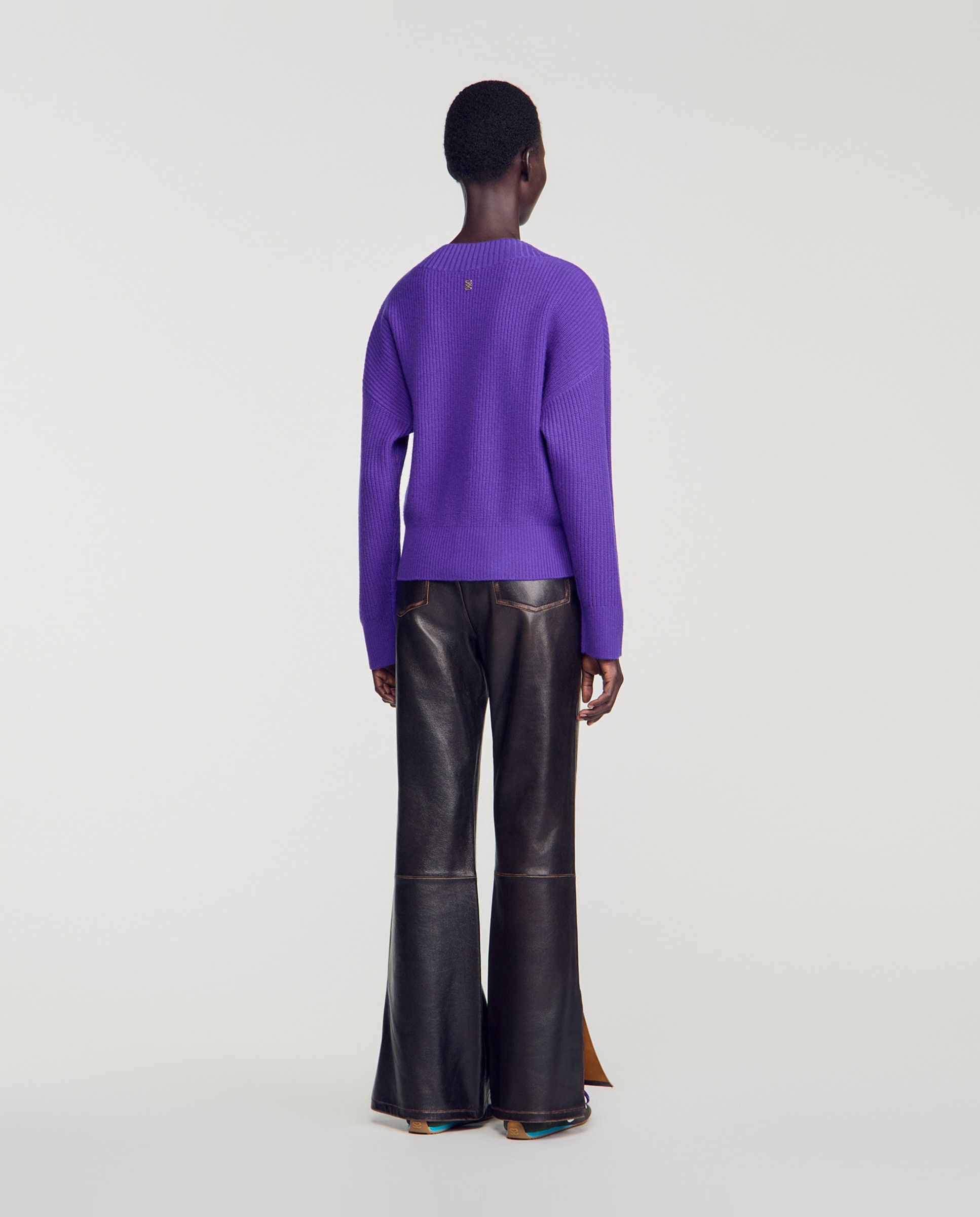 Jersey de mujer con cuello de pico canalé de lana y cachemira - Sandro - Morado Morado-2