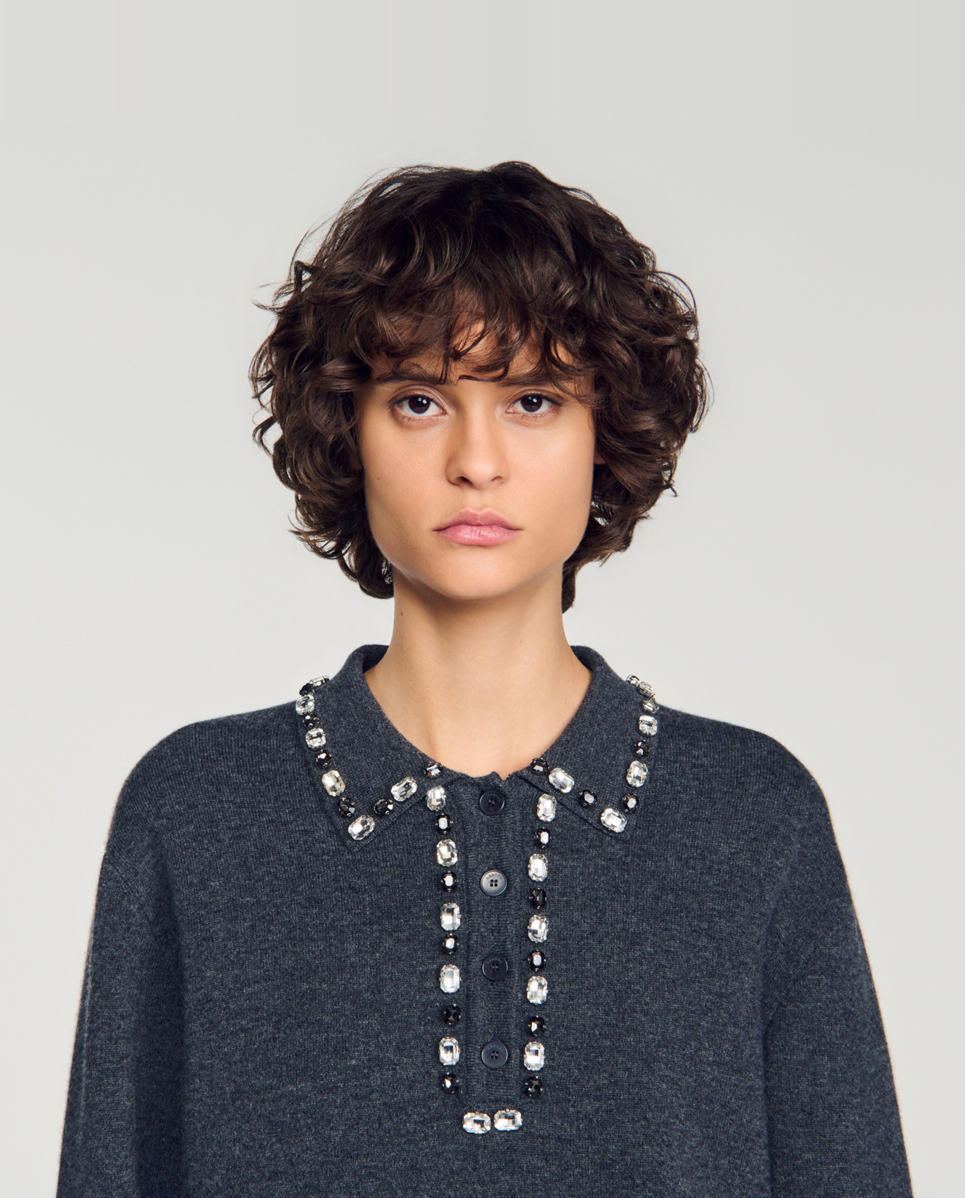 Jersey de mujer de lana y cachemira con cuello polo y pedrería - Sandro - Gris Gris-5