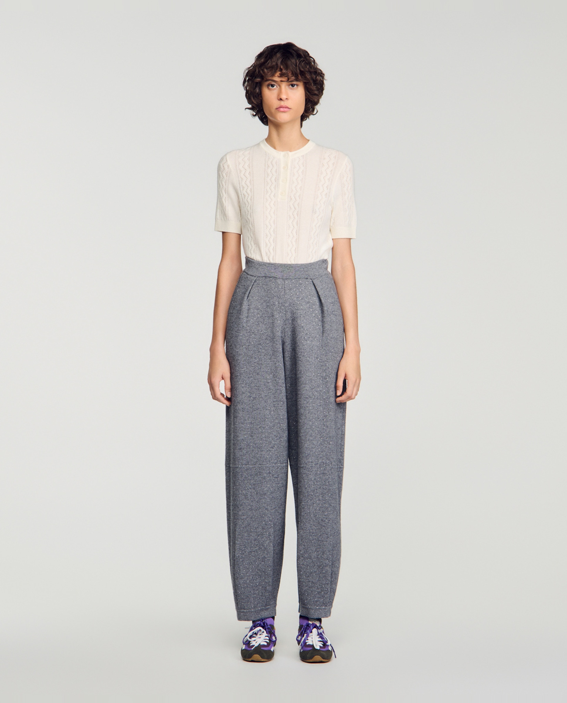 Imagen 0 de Pantalón jogger barrel de mujer con strass Gris