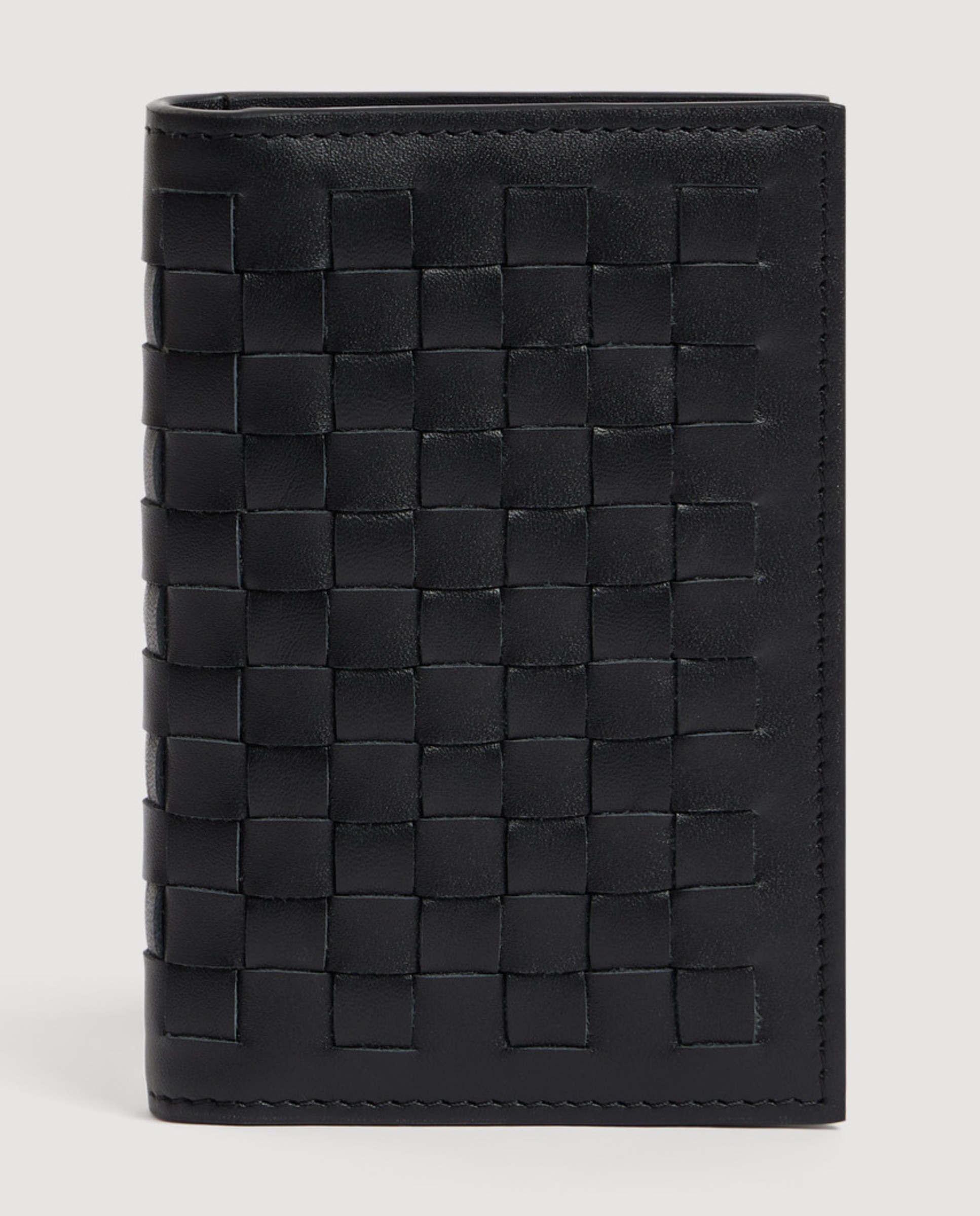 Imagen 0 de Tarjetero para hombre de cuero trenzado Negro