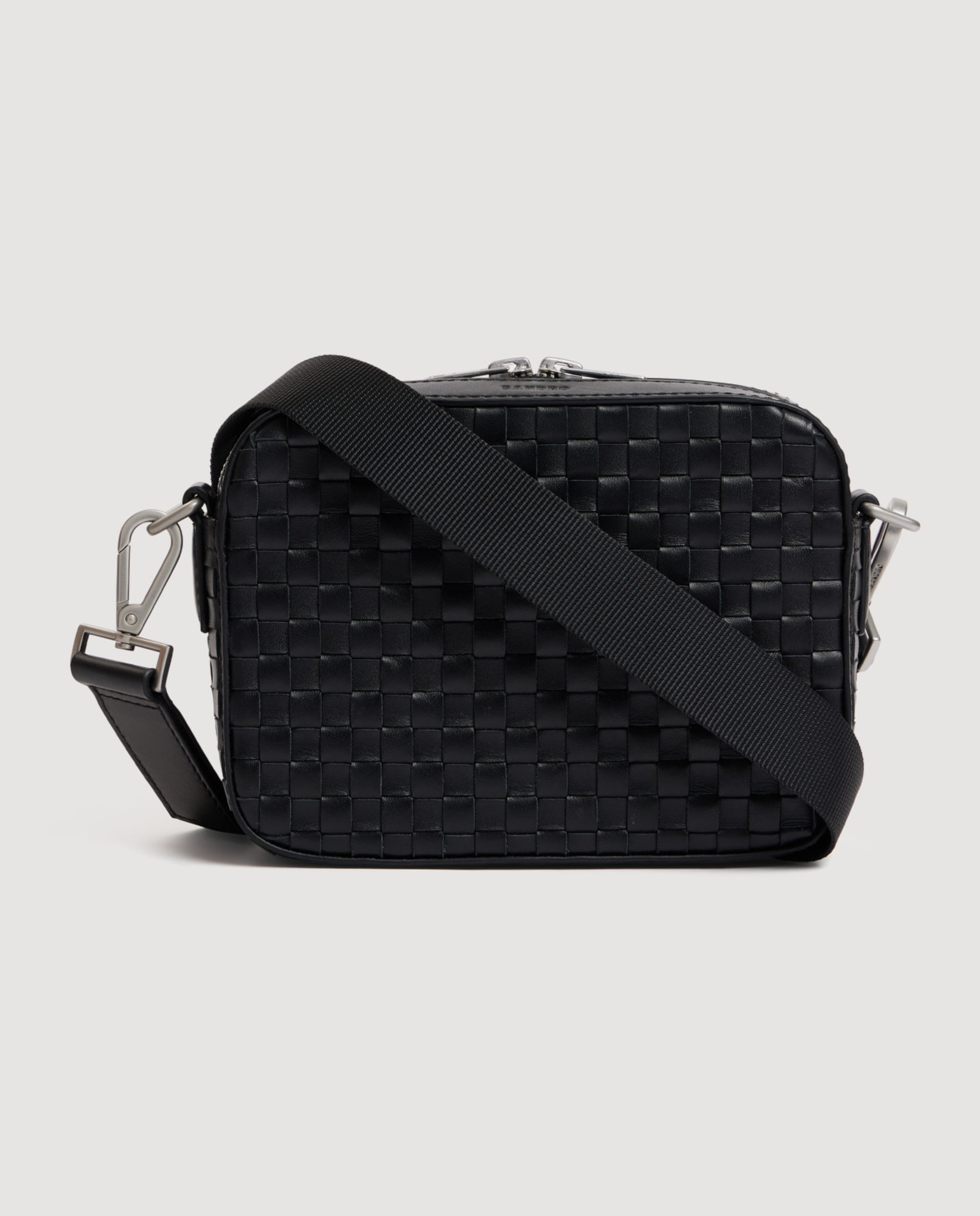 Imagen 0 de Bandolera de hombre pequeña de piel saffiano Negro