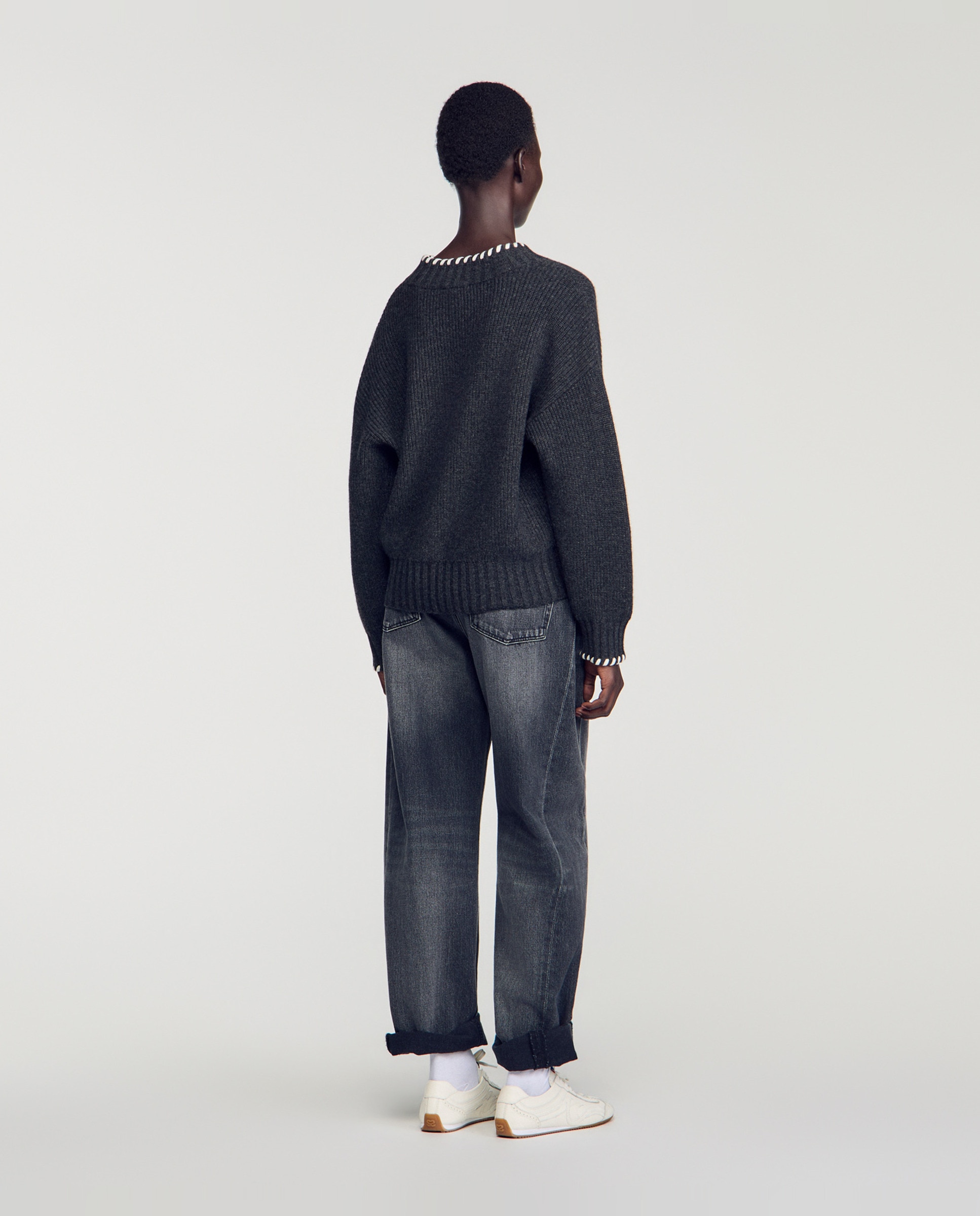 Jersey de mujer acanalado con cuello de pico y pedrería - Sandro - Gris Gris-2