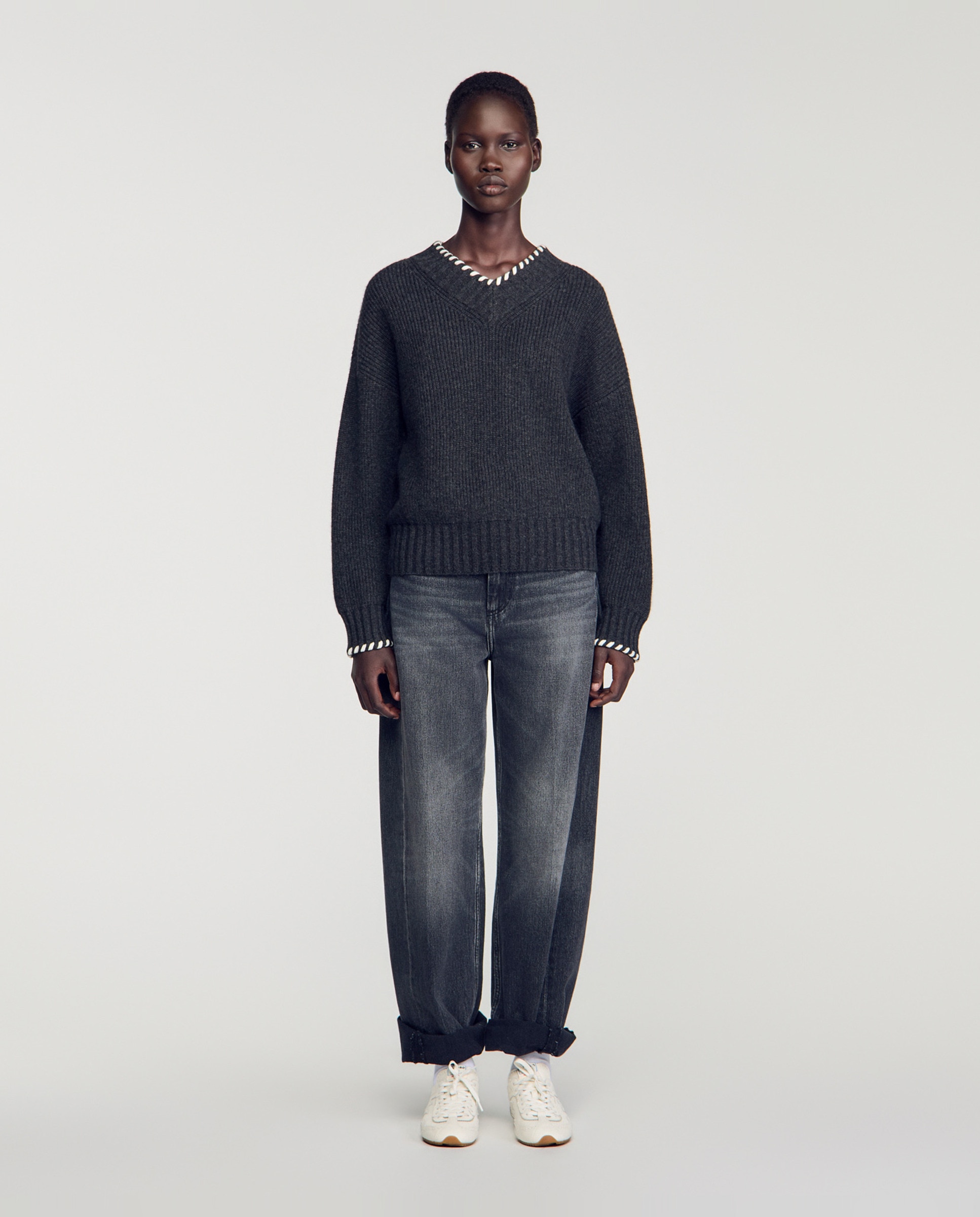 Jersey de mujer acanalado con cuello de pico y pedrería - Sandro - Gris Gris-3