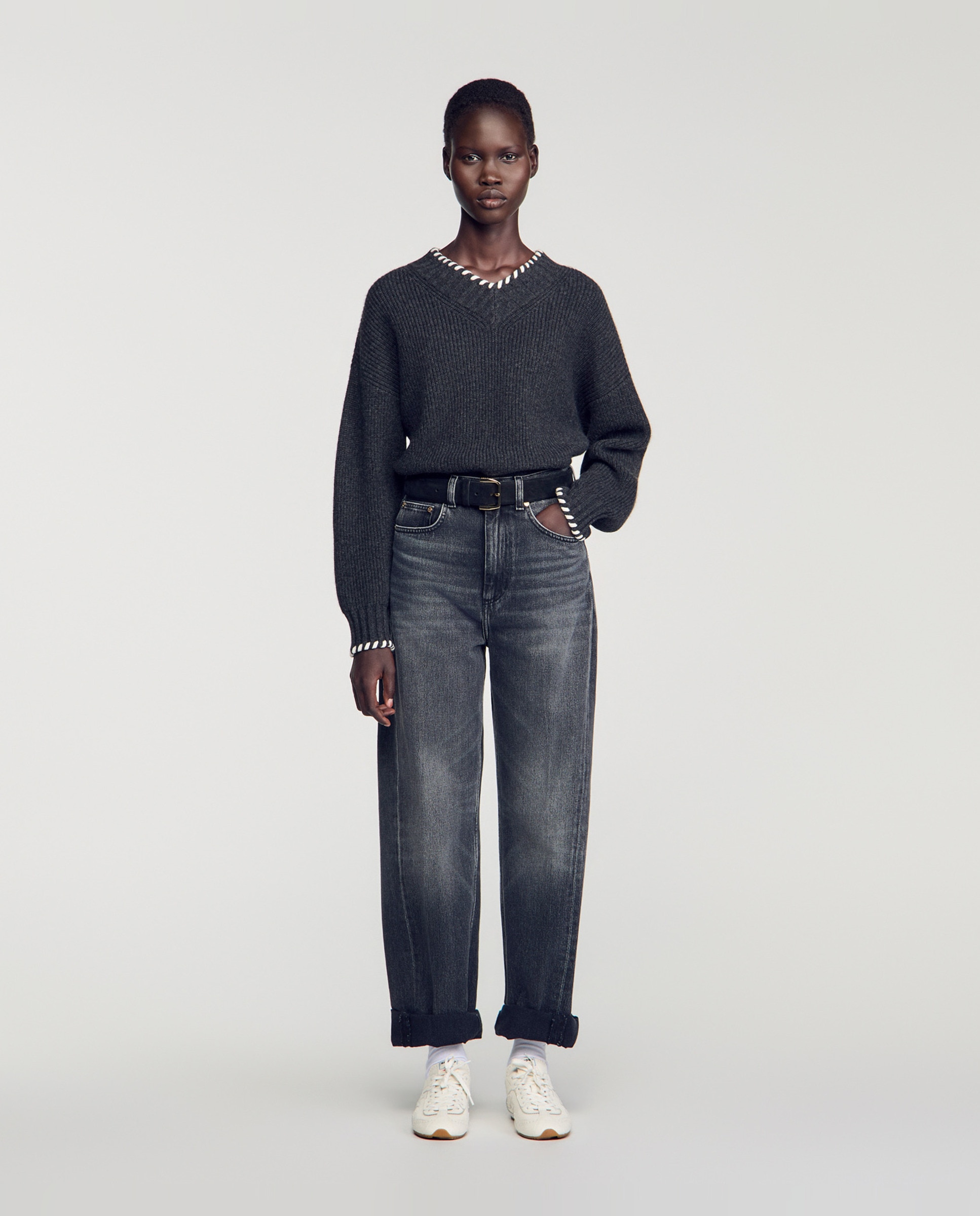 Jersey de mujer acanalado con cuello de pico y pedrería - Sandro - Gris Gris-5