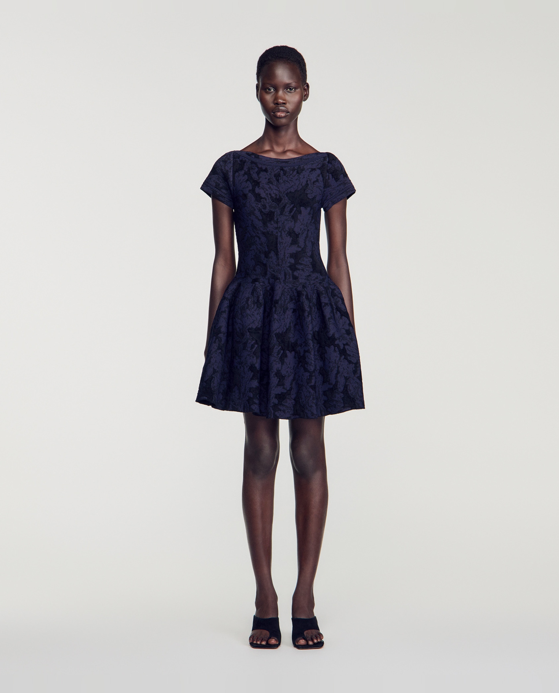 Vestido corto de punto jacquard floral acampanado - Sandro - Azul marino Azul marino-1