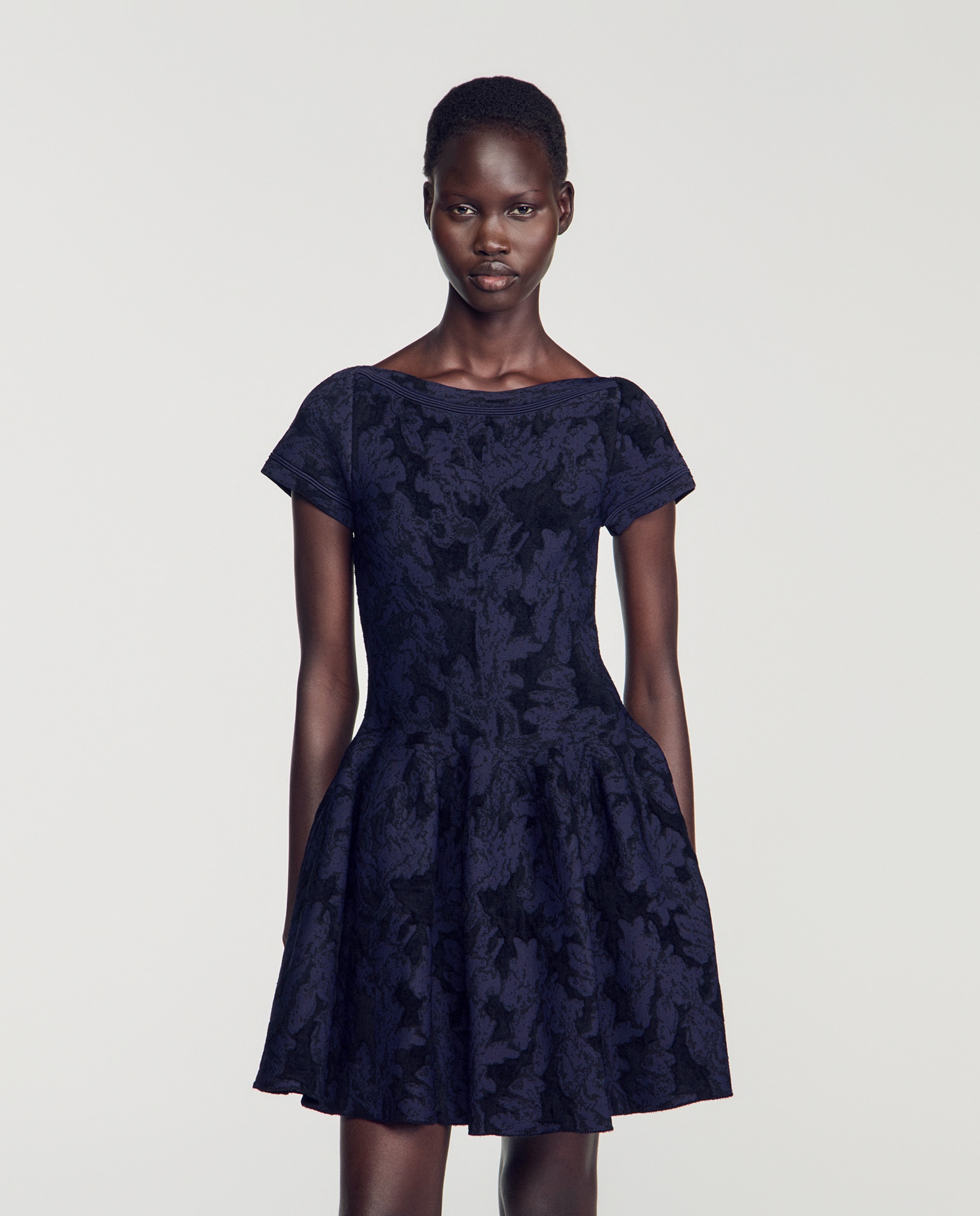 Vestido corto de punto jacquard floral acampanado - Sandro - Azul marino Azul marino-5