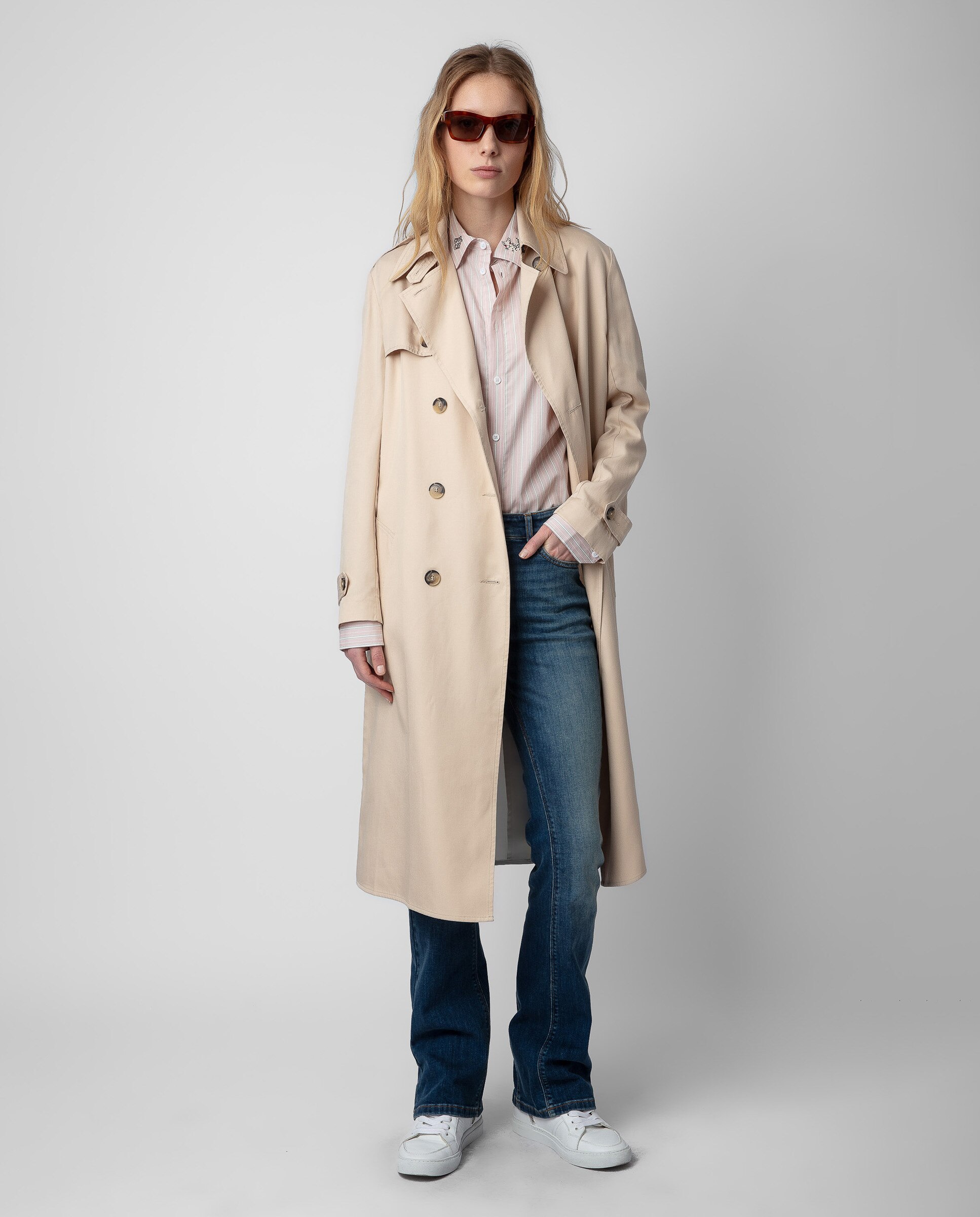 Gabardina de mujer La Parisienne con cierre de botones y cinturón