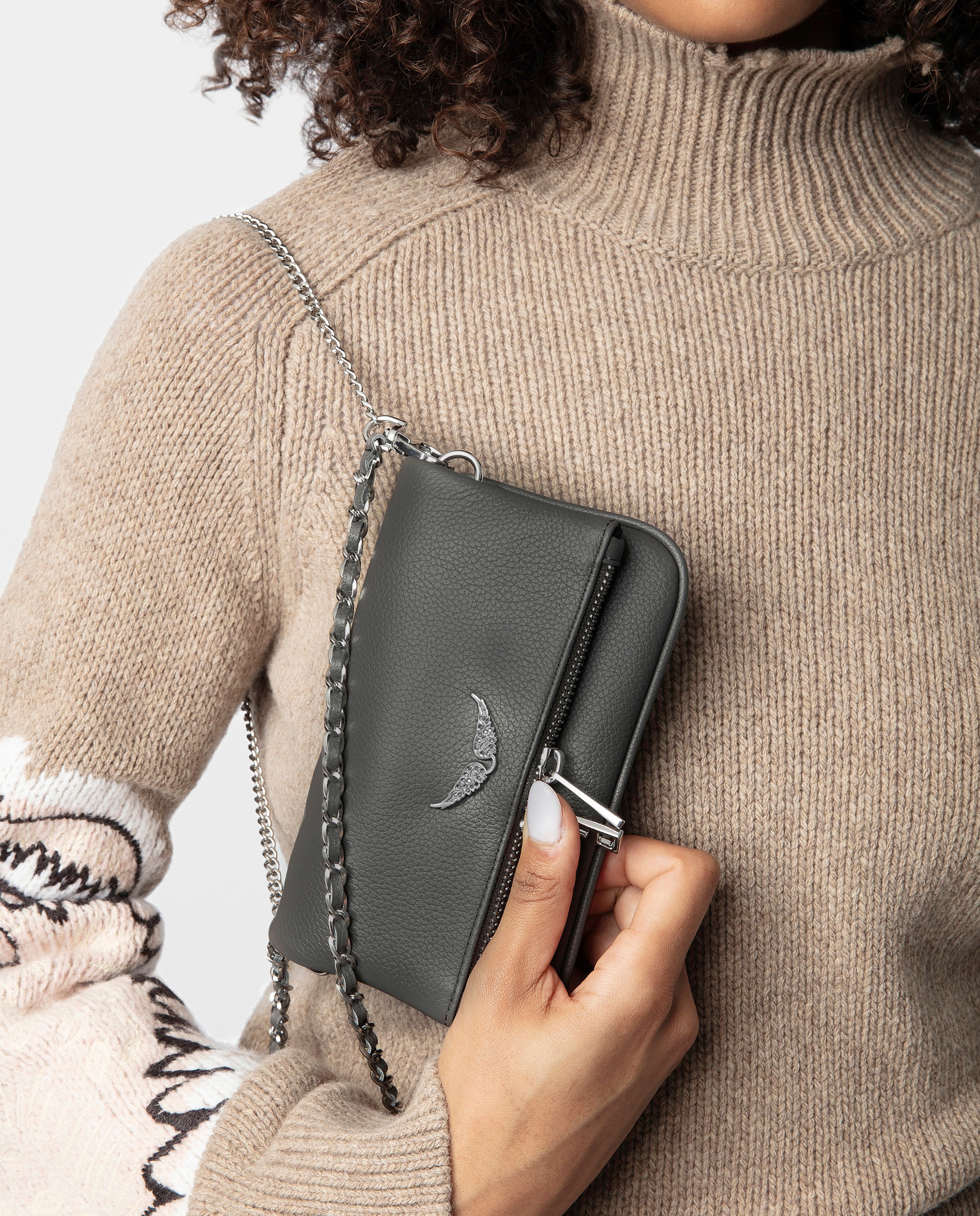 Bolso mini de mano rock de cuero granulado con cadenas y strass - Zadig & Voltaire - Gris Gris-3