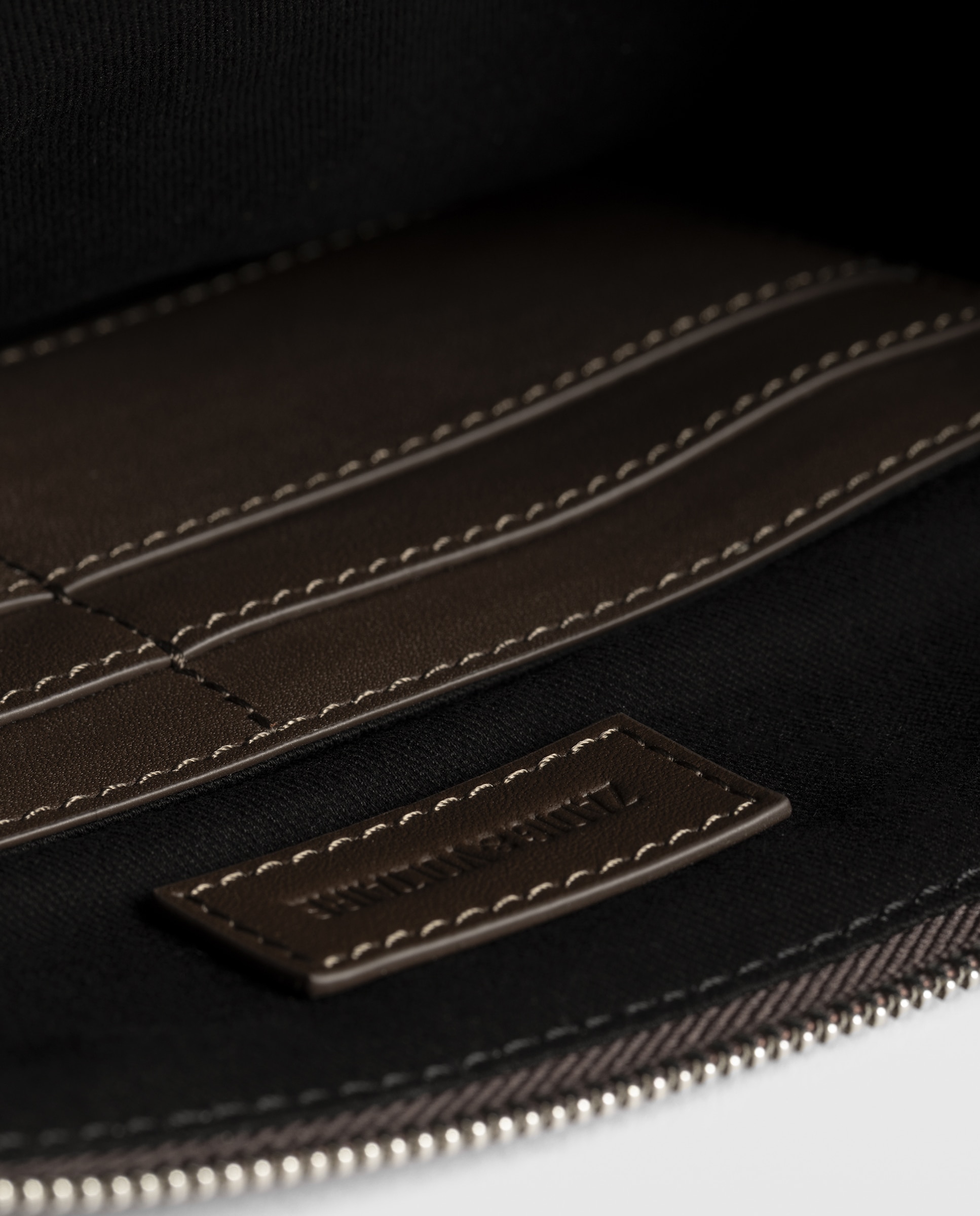 Clutch de mujer de piel lisa con detalles de alas y asa muñequera - Zadig & Voltaire - Marrón Marrón-4