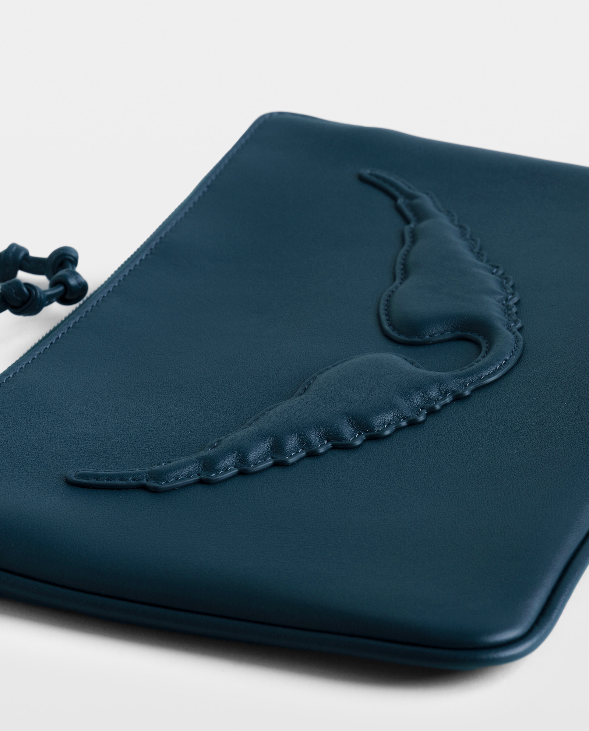 Clutch de mujer de piel lisa con detalles de alas y asa muñequera - Zadig & Voltaire - Azul marino Azul marino-2