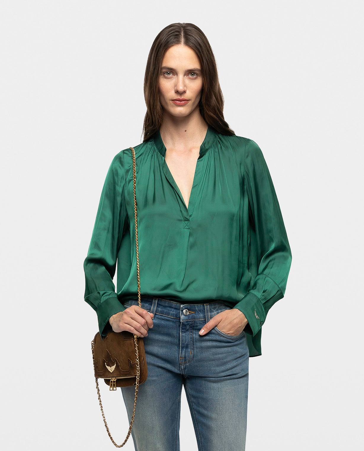 Imagen 0 de Blusa de mujer Tink satinada con escote de pico Verde