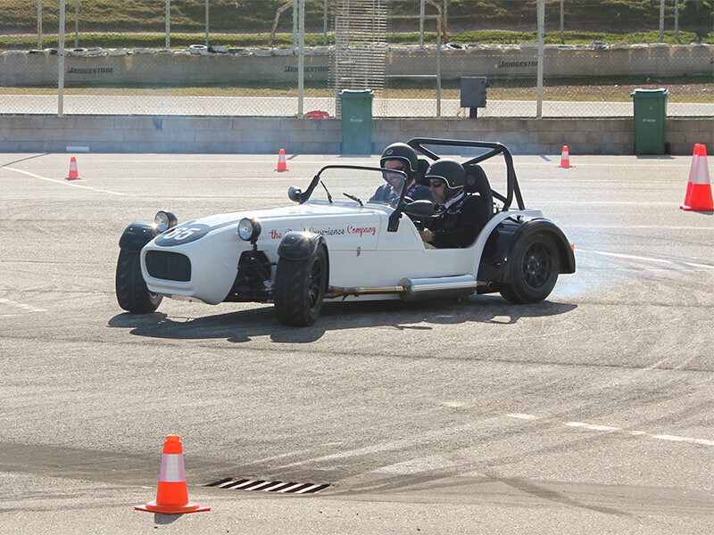 Smartbox Royal Experience: 6 vueltas de pilotaje y 2 de copilotaje en el circuito del Jarama 3