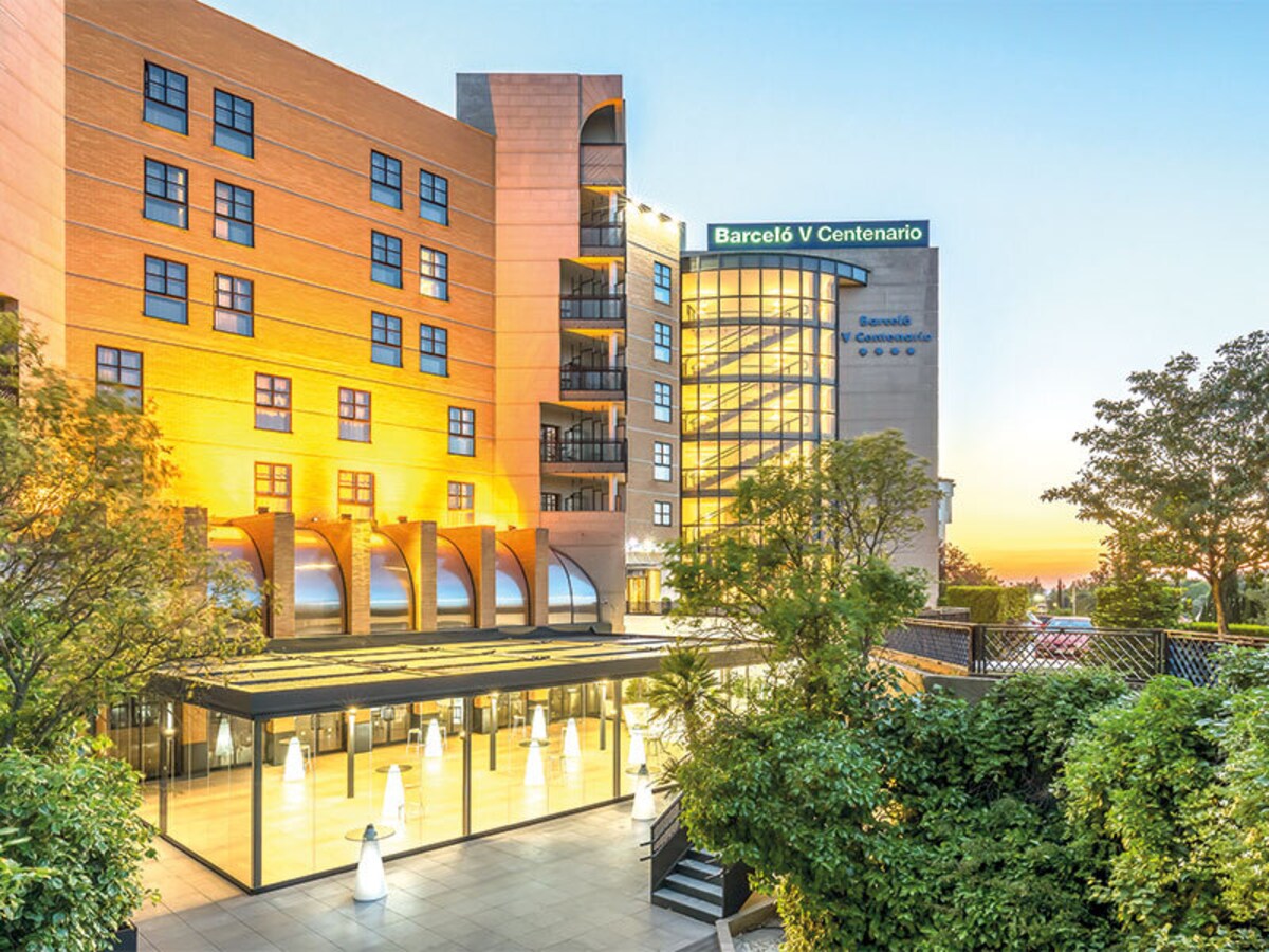 Smartbox 1 noche con desayuno para 2 personas en el Barceló Cáceres V Centenario 4* 3