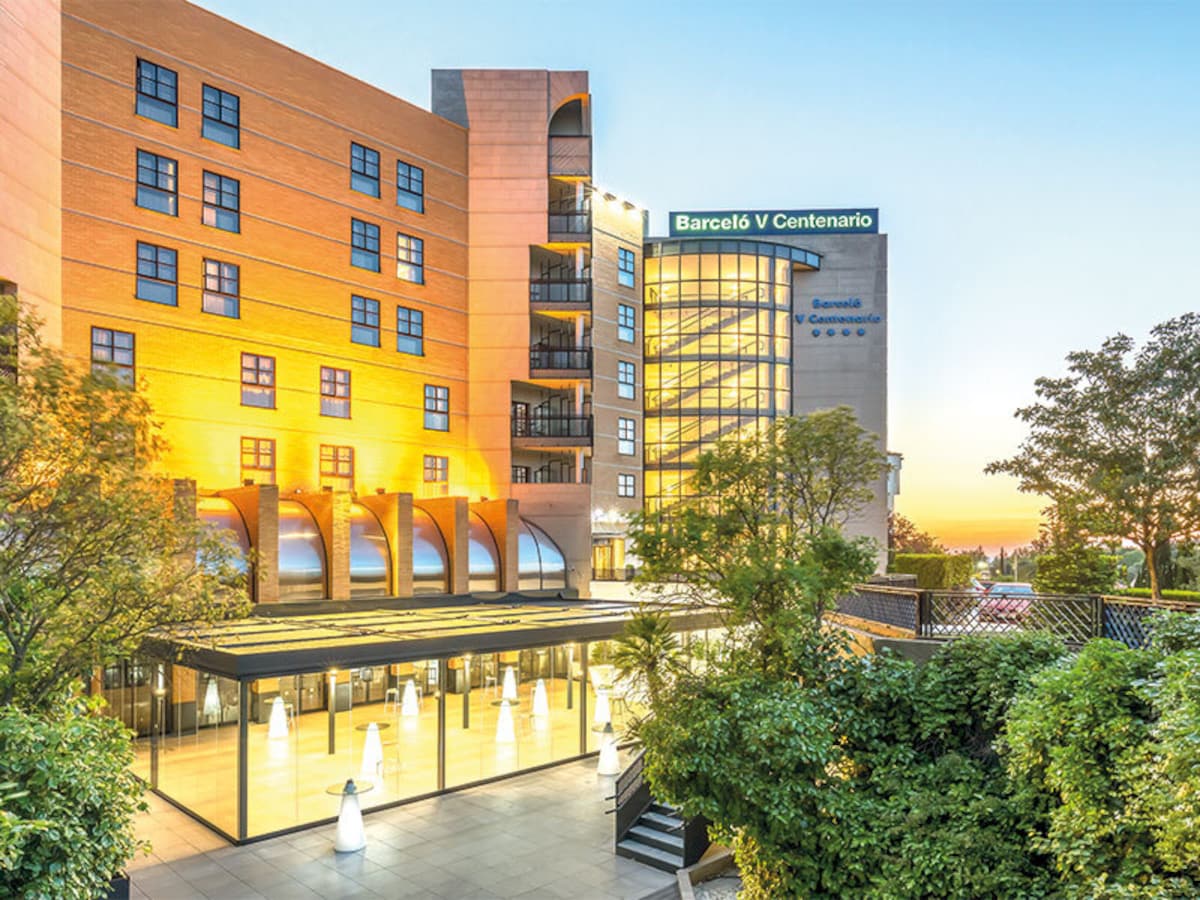Smartbox 1 noche con desayuno para 2 personas en el Barceló Cáceres V Centenario 4* 3