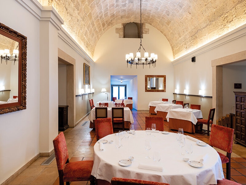 Smartbox PARADORES Una noche con desayuno y almuerzo o cena 5