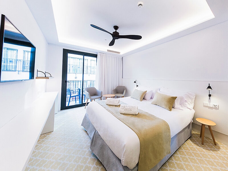 Smartbox Neptuno Hotel & Spa 4*S: 1 noche con spa y masajes para 2 personas en Calella 2