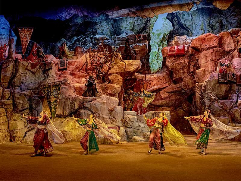 Smartbox Puy du Fou España: 4 entradas para 2 adultos y 2 niños para 2 días consecutivos y 4 entradas para «El sueño de Toledo» 6