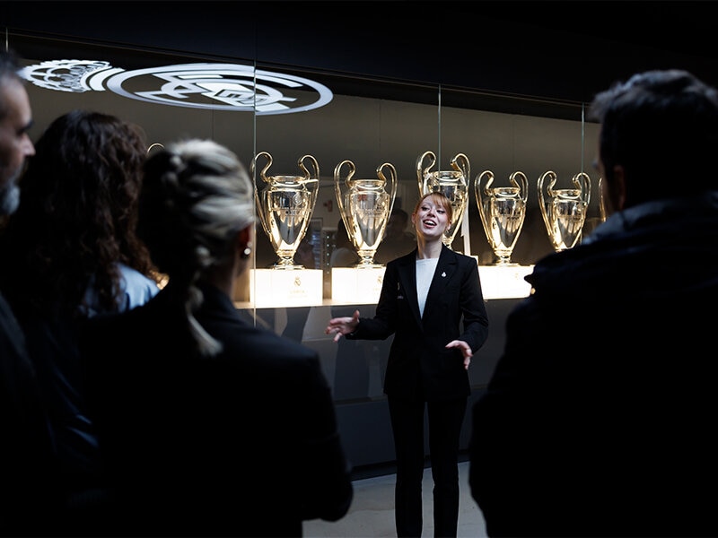 Smartbox Real Madrid Tour en temporada alta: 1 entrada de adulto y 1 de niño para museo, trofeos y magia en el Bernabéu 6