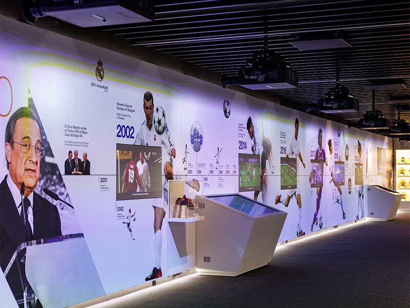 Smartbox Estadio Santiago Bernabéu en temporada alta: 1 entrada de adulto con tour, museo y vista panorámica del estadio 5