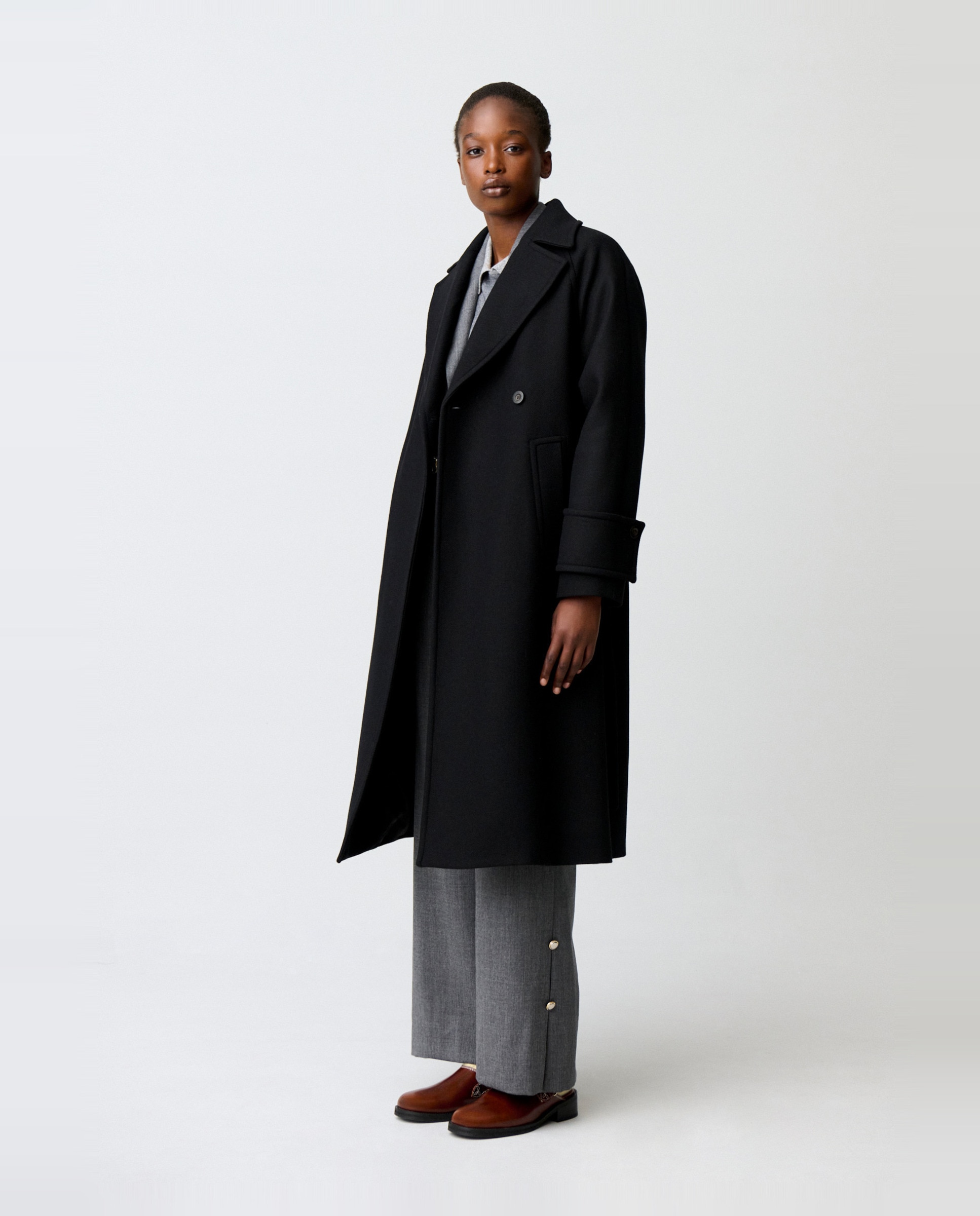 Abrigo de mujer midi con mezcla de lana, cuello de traje, corte amplio y cinturón - Claudie Pierlot - Negro Negro-2