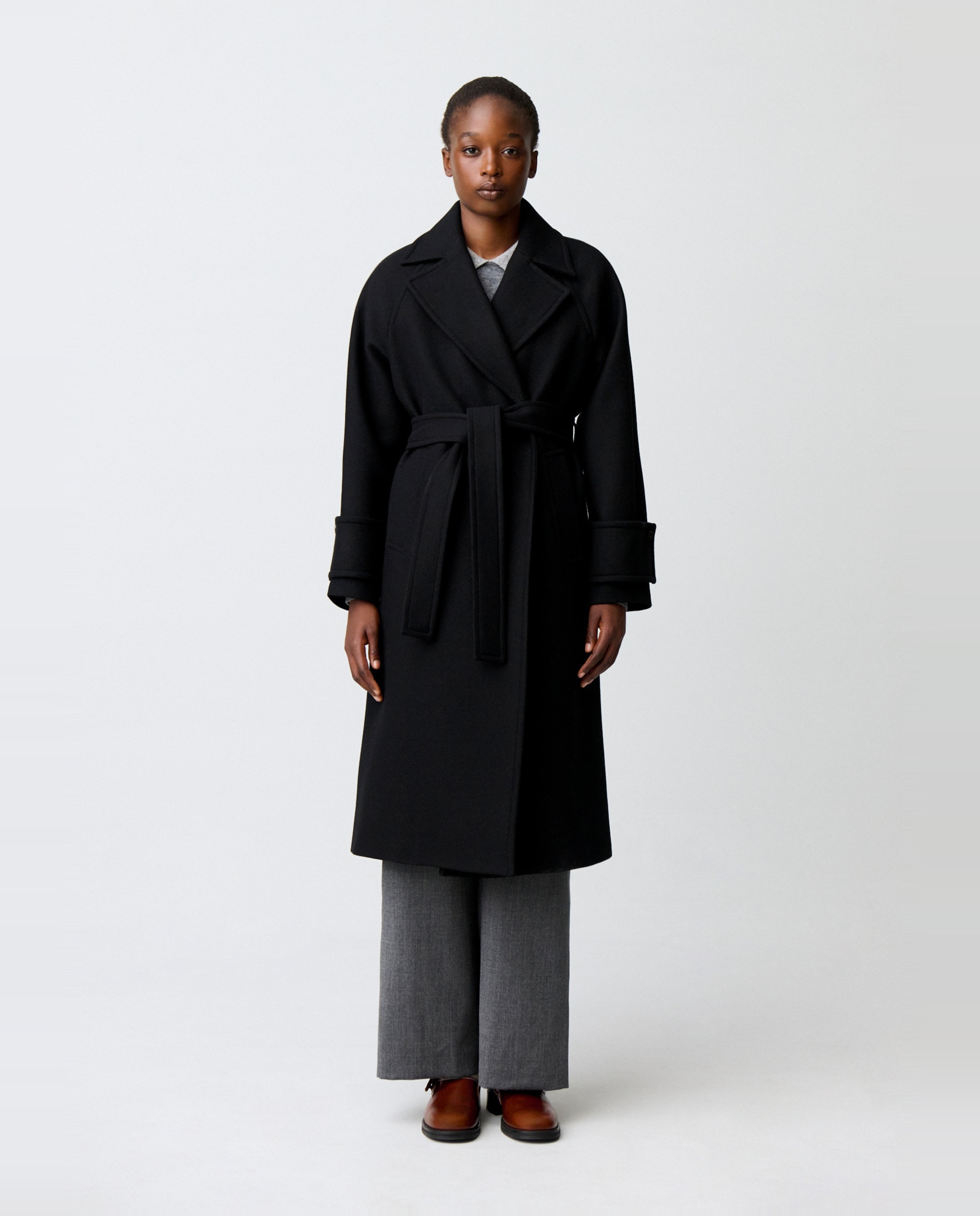 Abrigo de mujer midi con mezcla de lana, cuello de traje, corte amplio y cinturón - Claudie Pierlot - Negro Negro-4