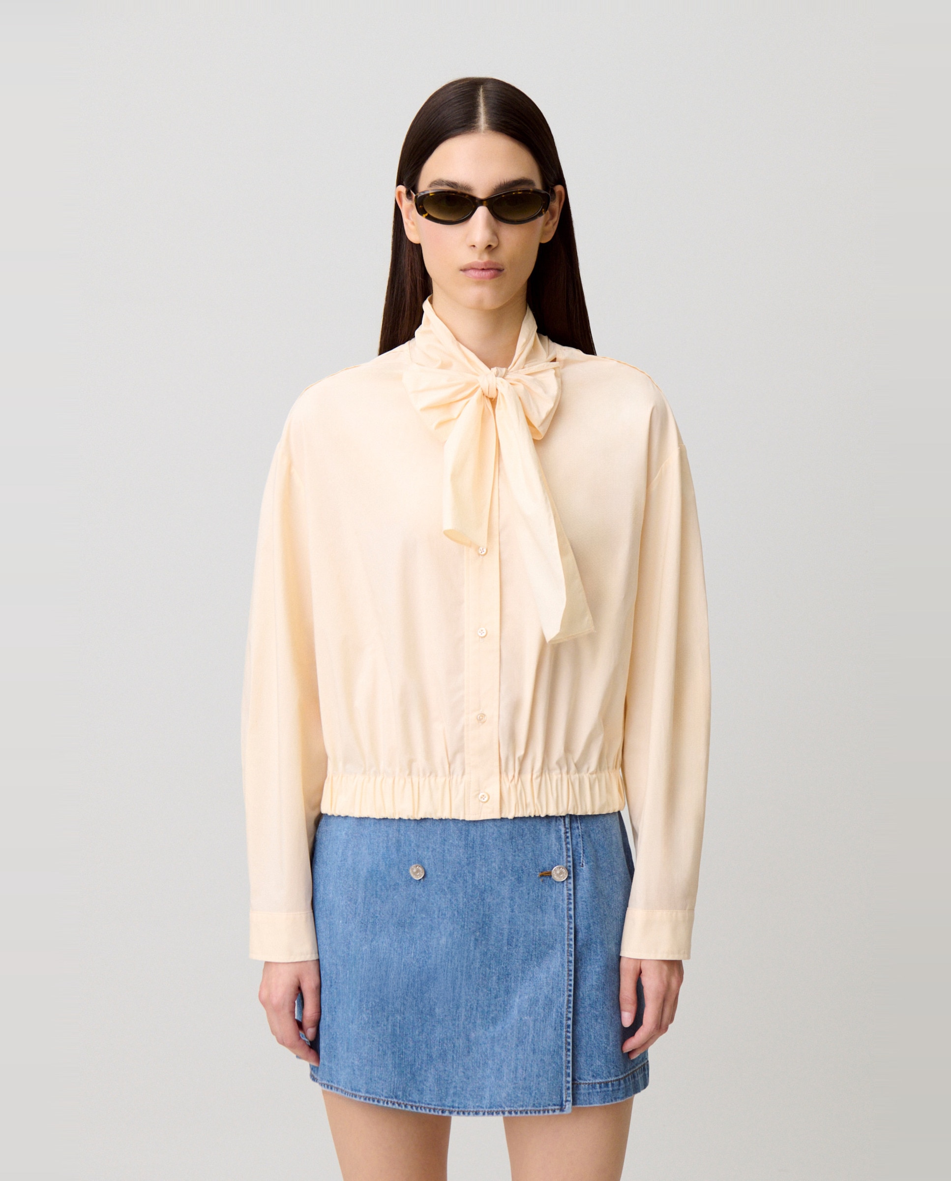 Imagen 0 de Camisa de mujer 100% algodón con cuello lavallière Beige
