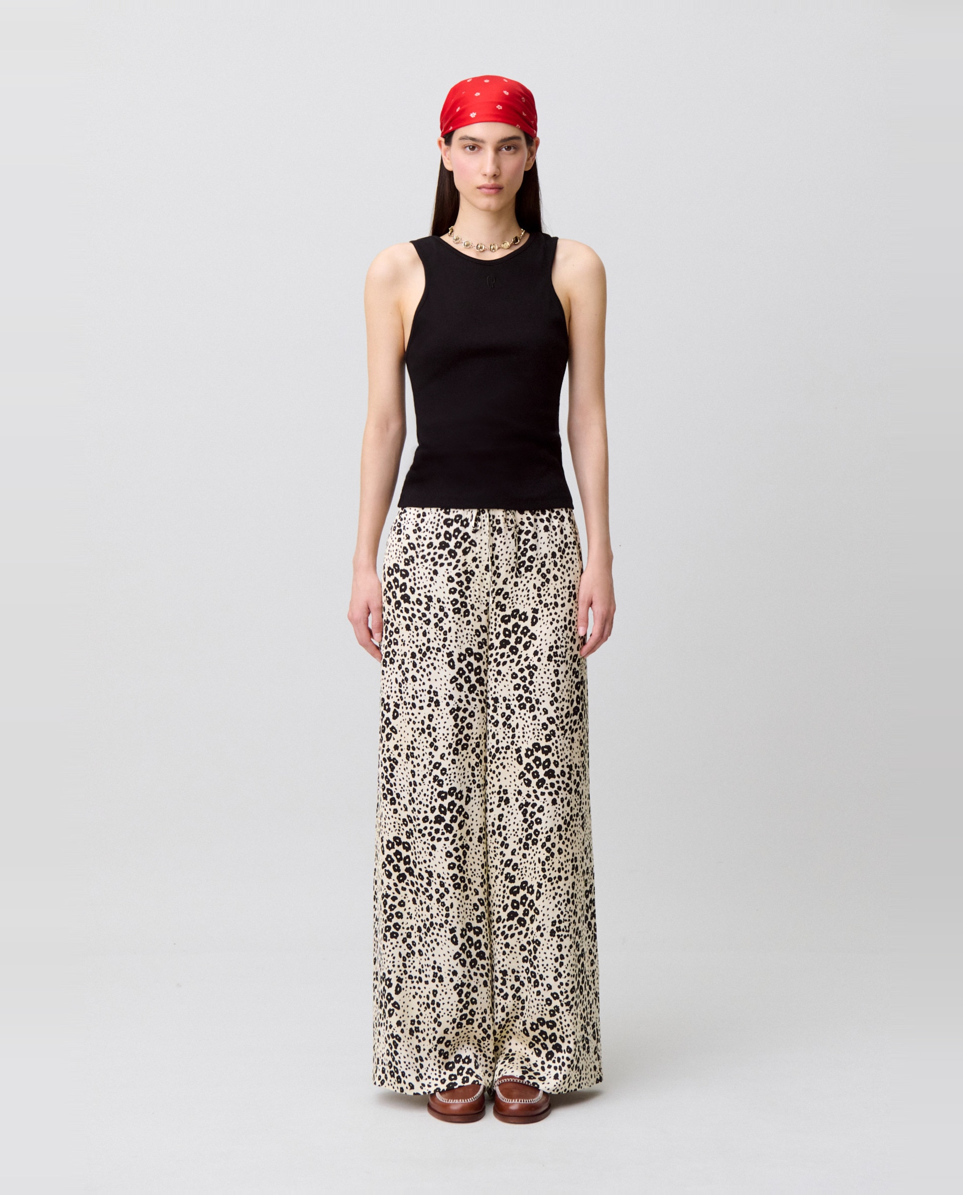 Imagen 0 de Pantalones anchos de mujer de satén ligero con estampado animal Crema