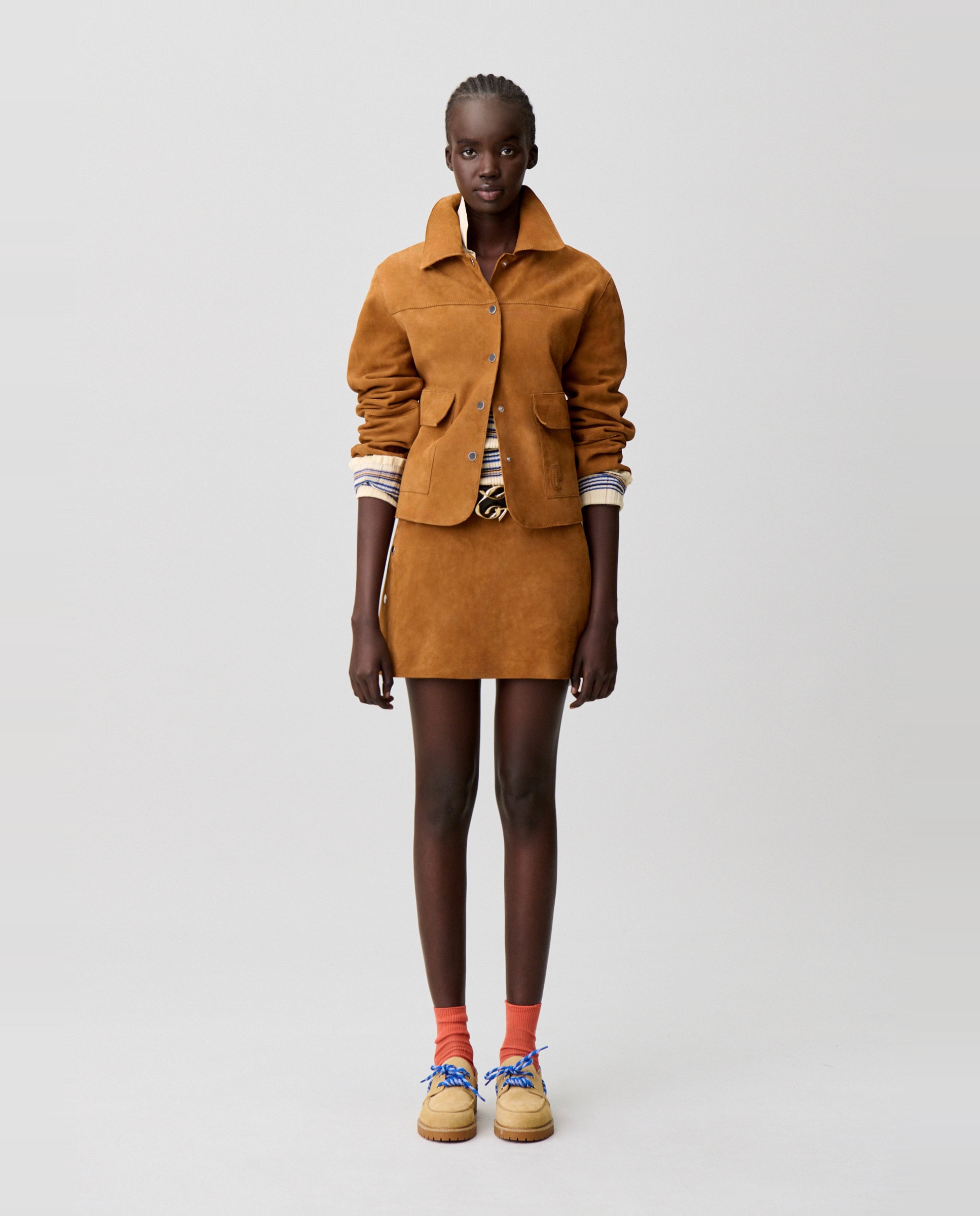 Claudie Pierlot - Corta de cuero de talle bajo con botones grabados.