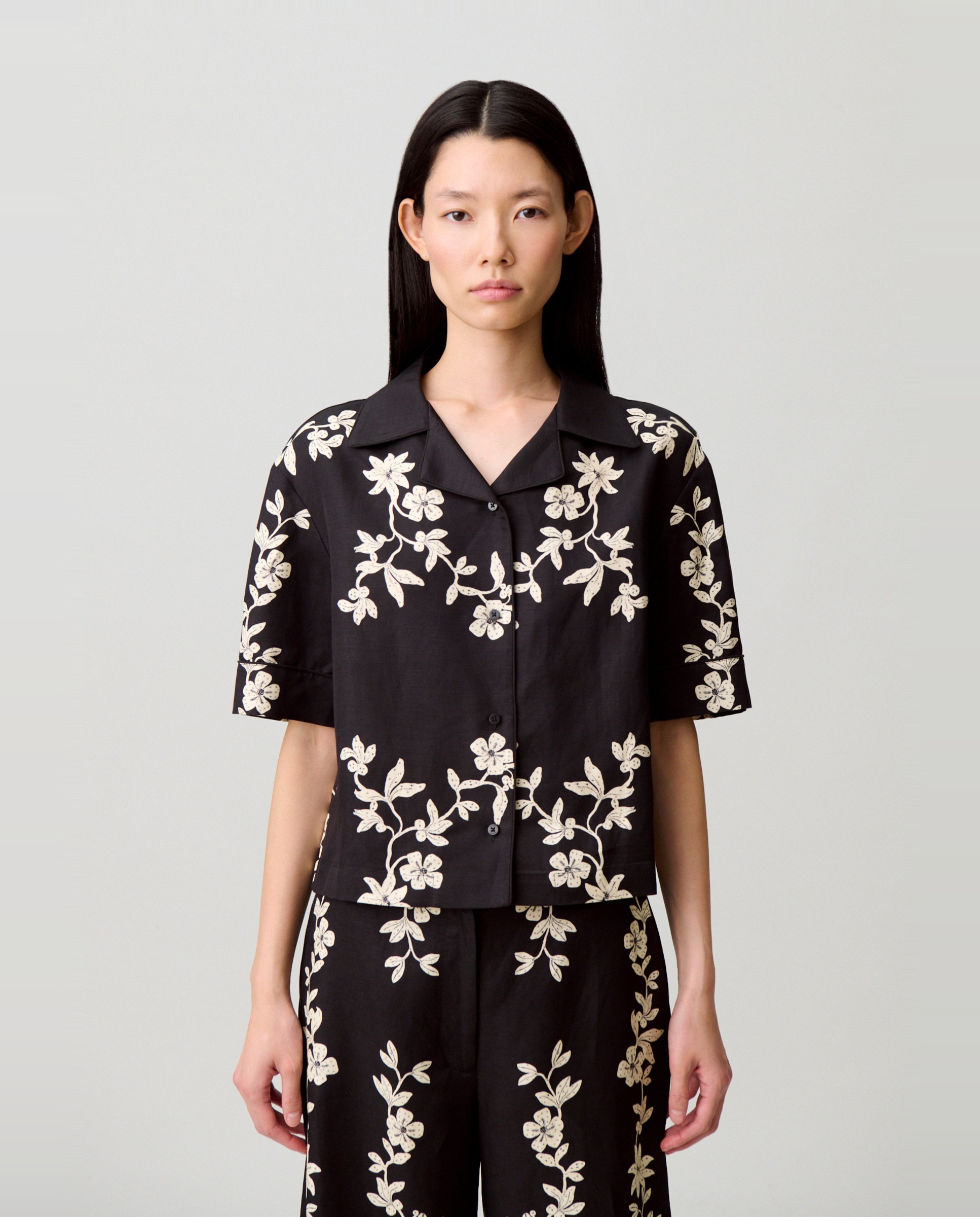 Claudie Pierlot - Camisa de mujer de manga corta con estampado floral.