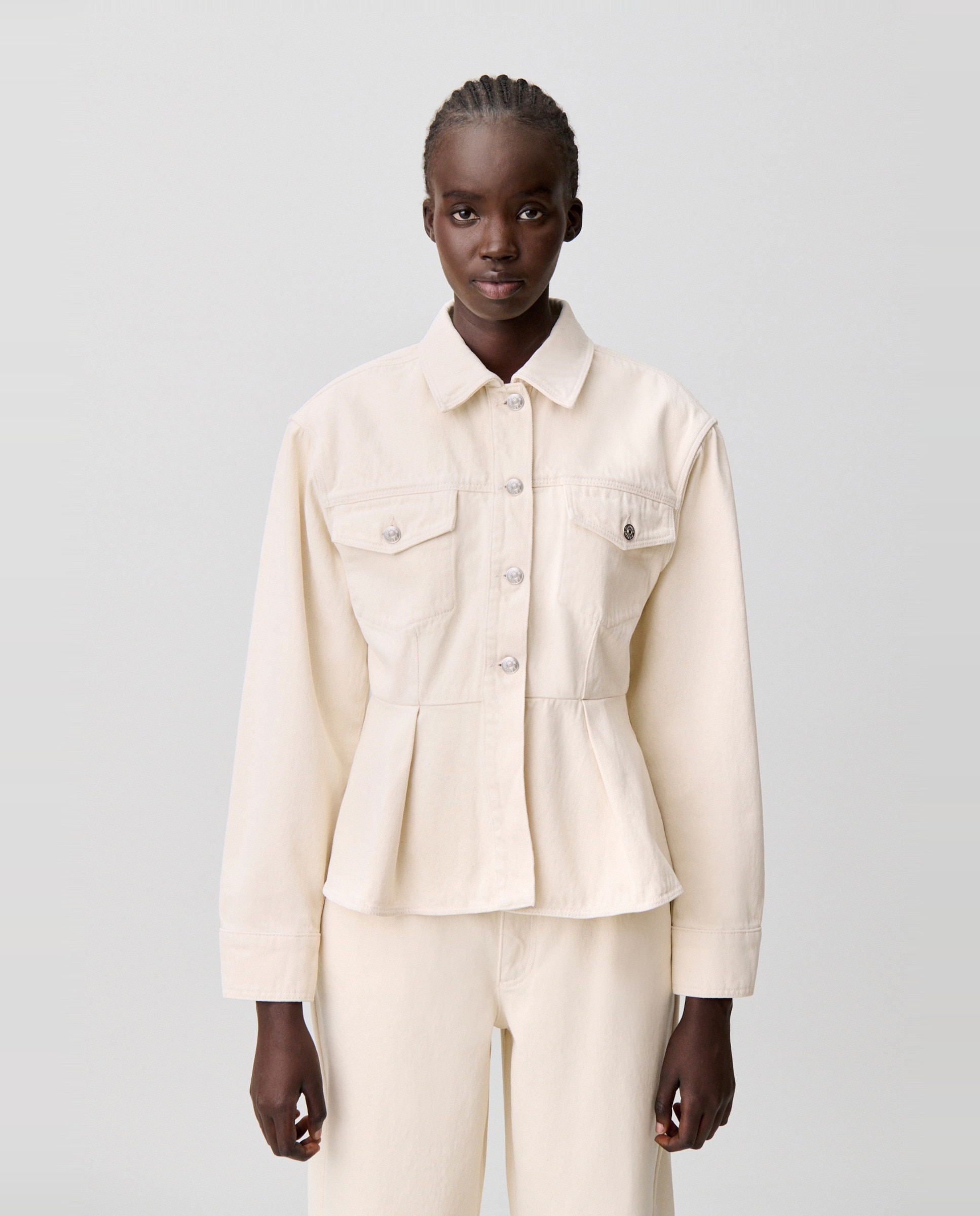 Claudie Pierlot - Cazadora de mujer vaquera cruda entallada con peplum.