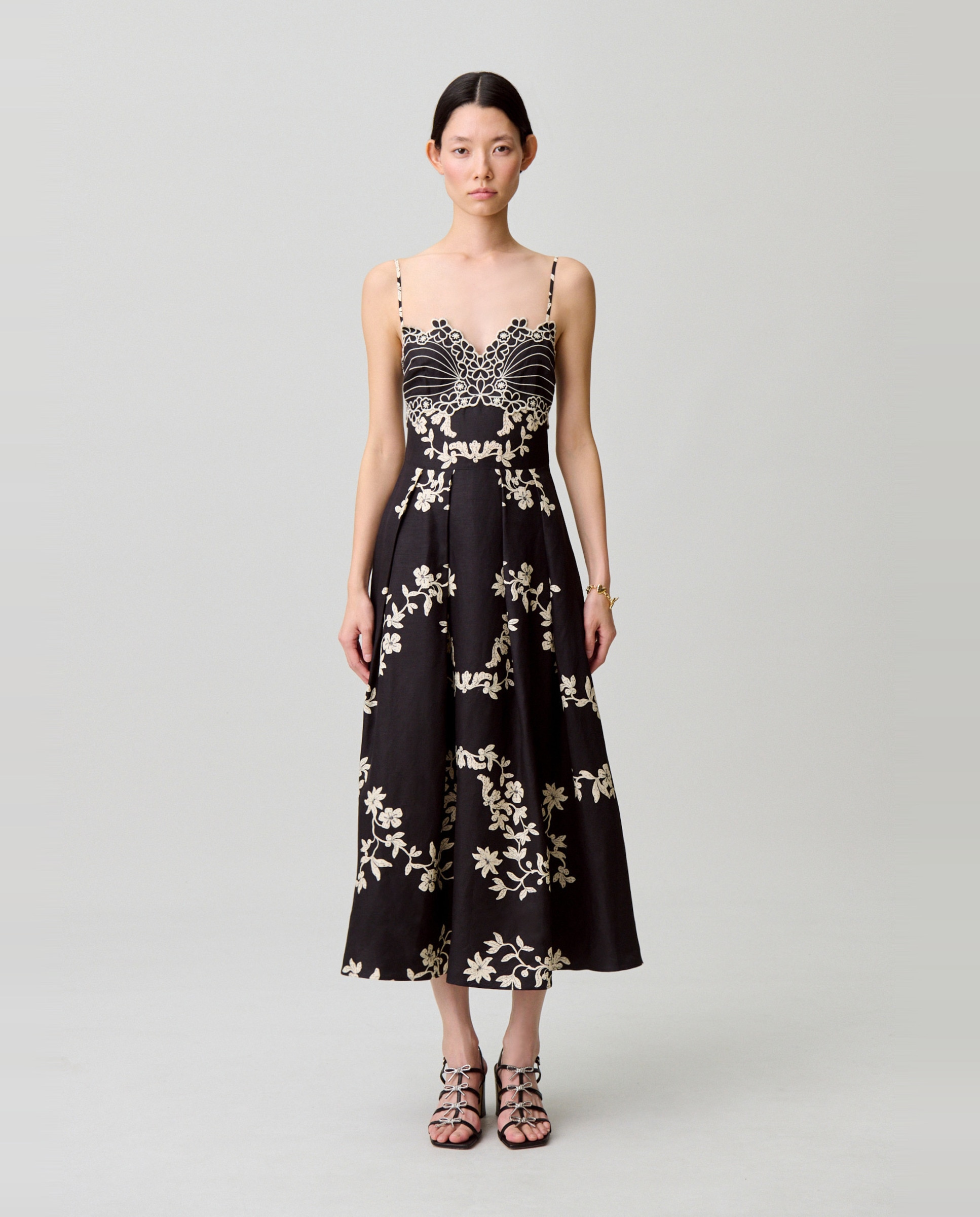 Claudie Pierlot - Vestido midi de tirantes con bordados florales.