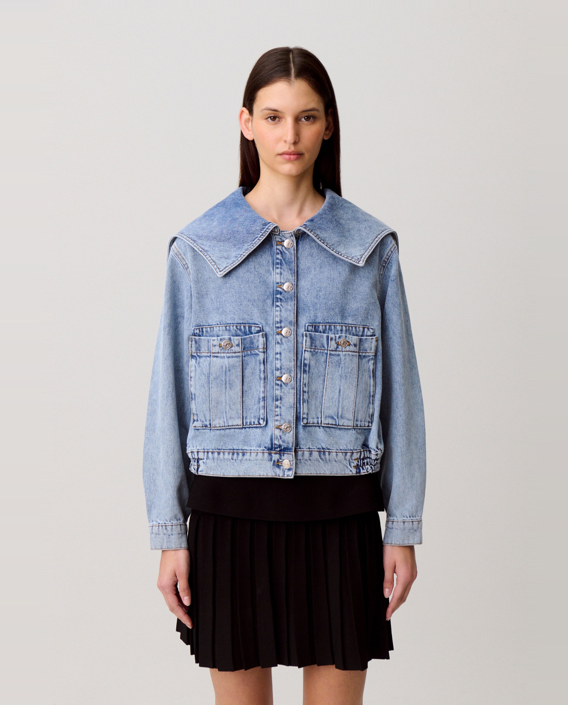 Claudie Pierlot - Cazadora de mujer vaquera con cuello marinero y pespuntes en contraste.