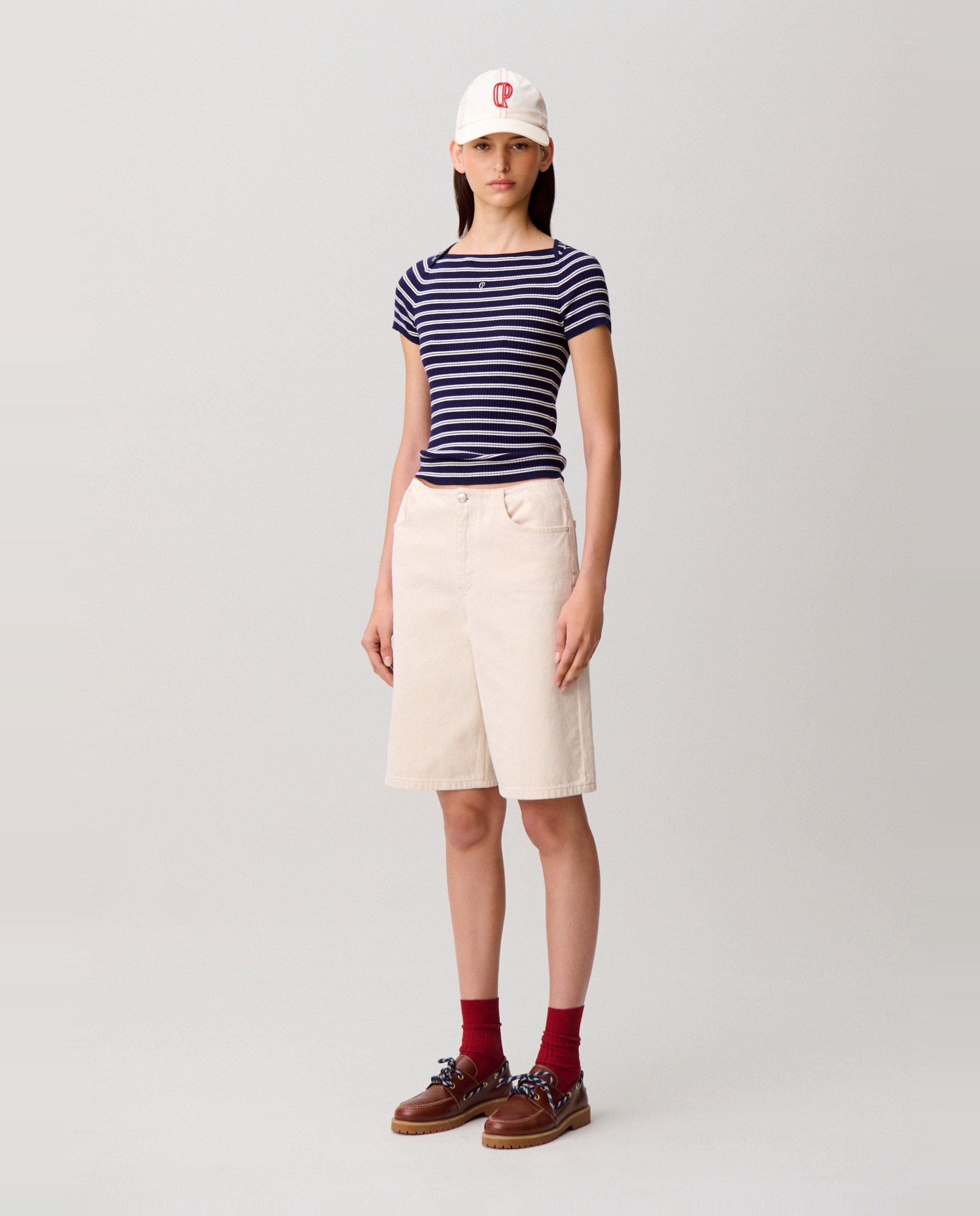 Imagen 0 de Bermuda de mujer denim crudo con corte recto Crudo