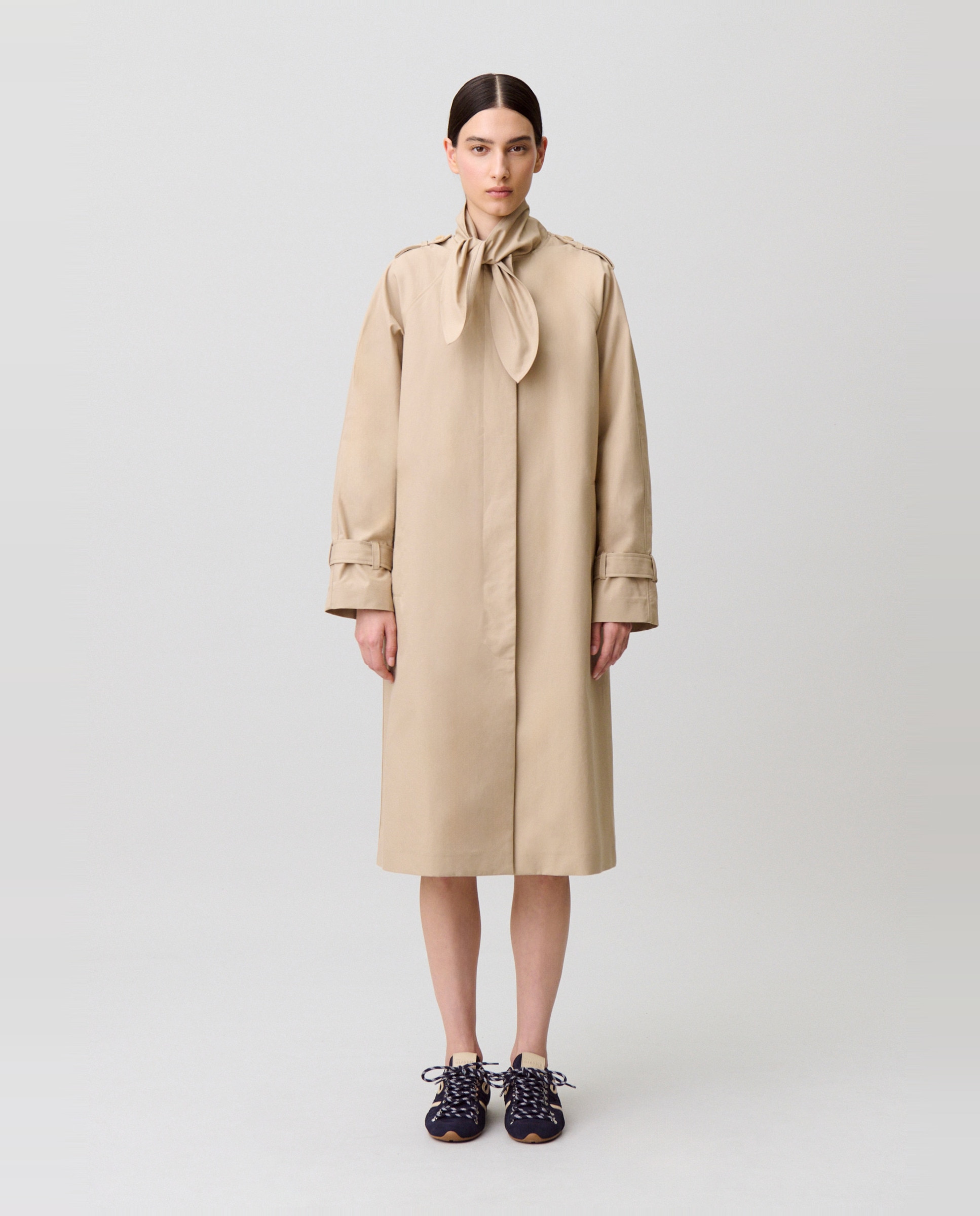 Claudie Pierlot - Gabardina de mujer de algodón largo por debajo de la rodilla con lazada.
