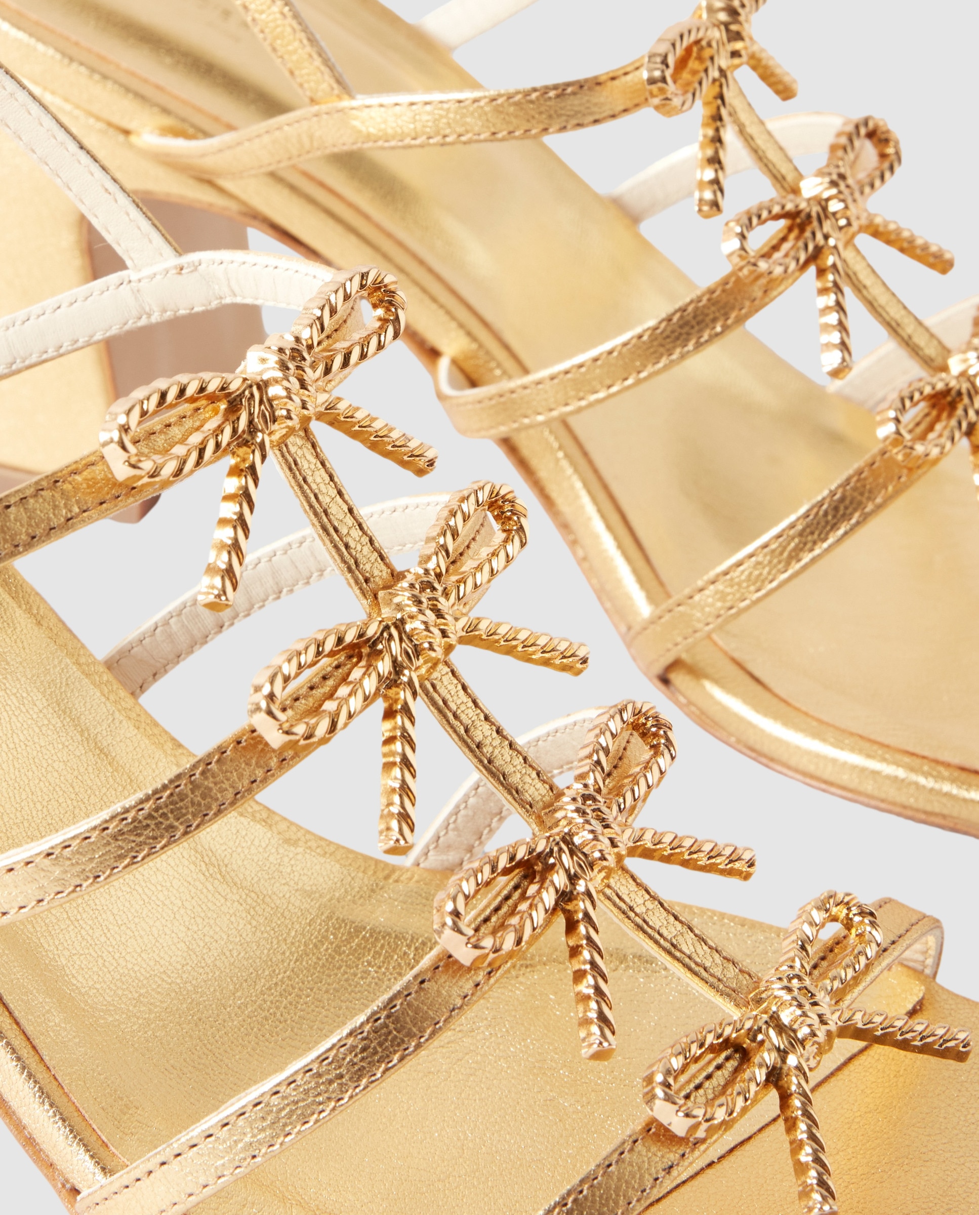 Sandalias de tacón de mujer de piel metalizada con joyas - Claudie Pierlot - Oro Oro-5