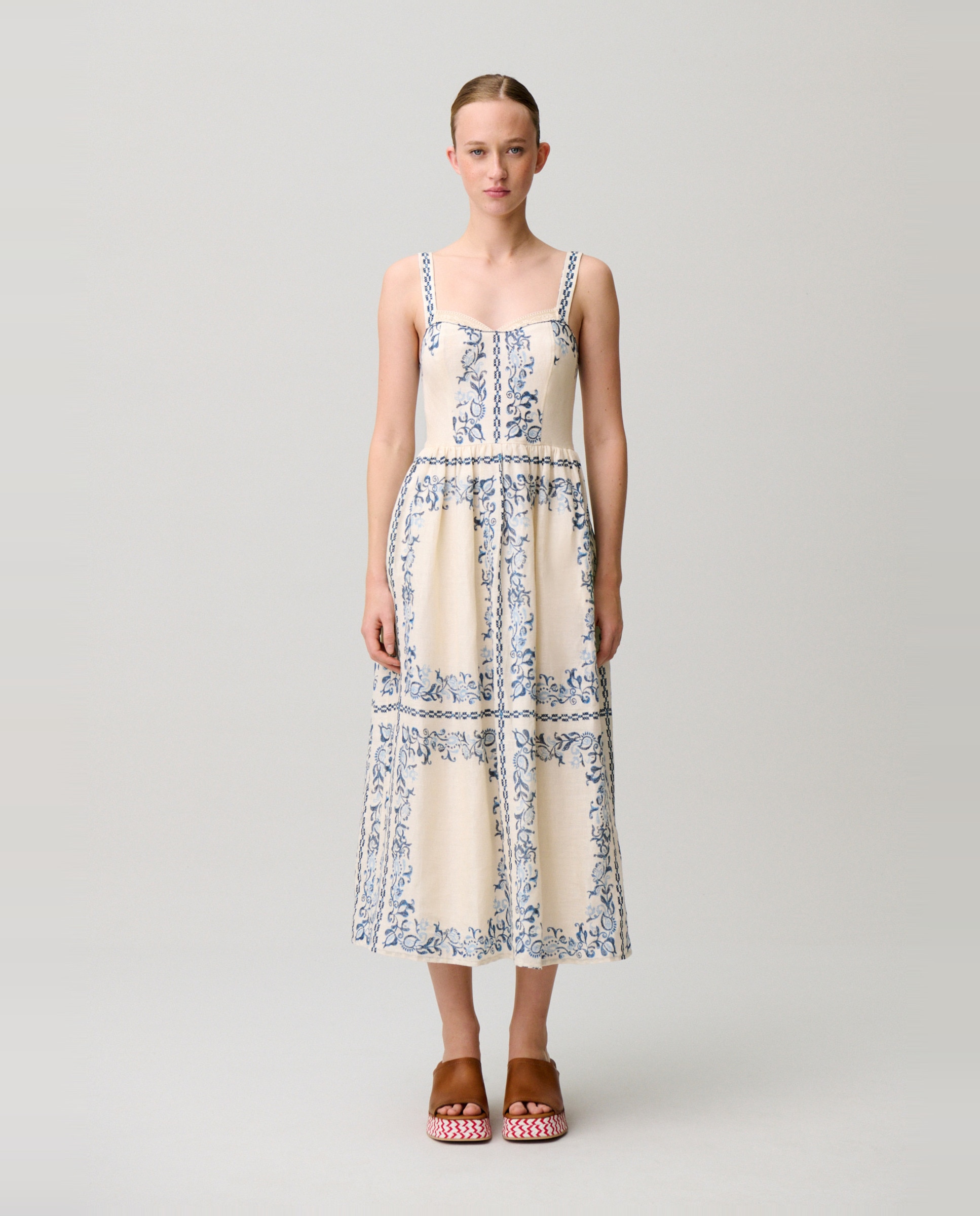 Claudie Pierlot - Vestido midi de lino con estampado floral y tirantes.